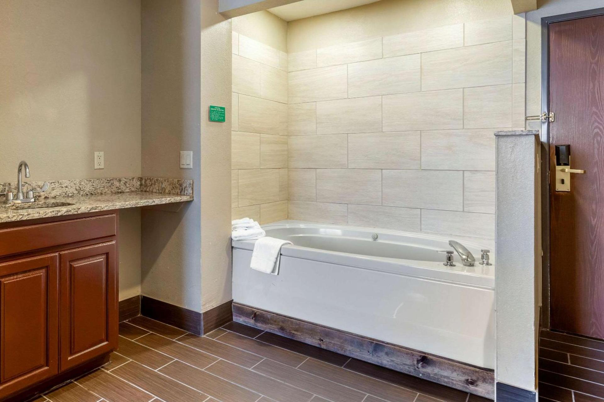 Comfort Inn Sault Ste Marie MI photo 23