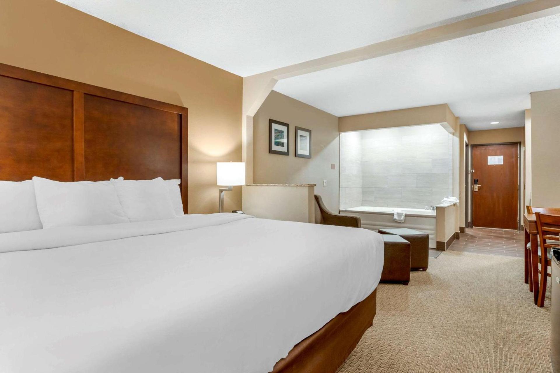 Comfort Inn Sault Ste Marie MI photo 27