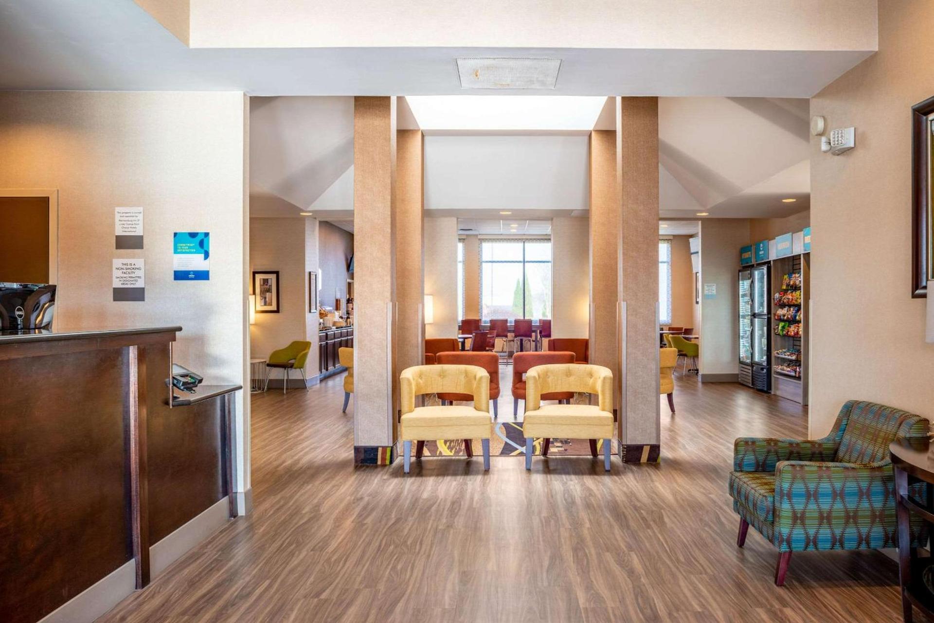 Clarion Pointe Harrisonburg photo 6