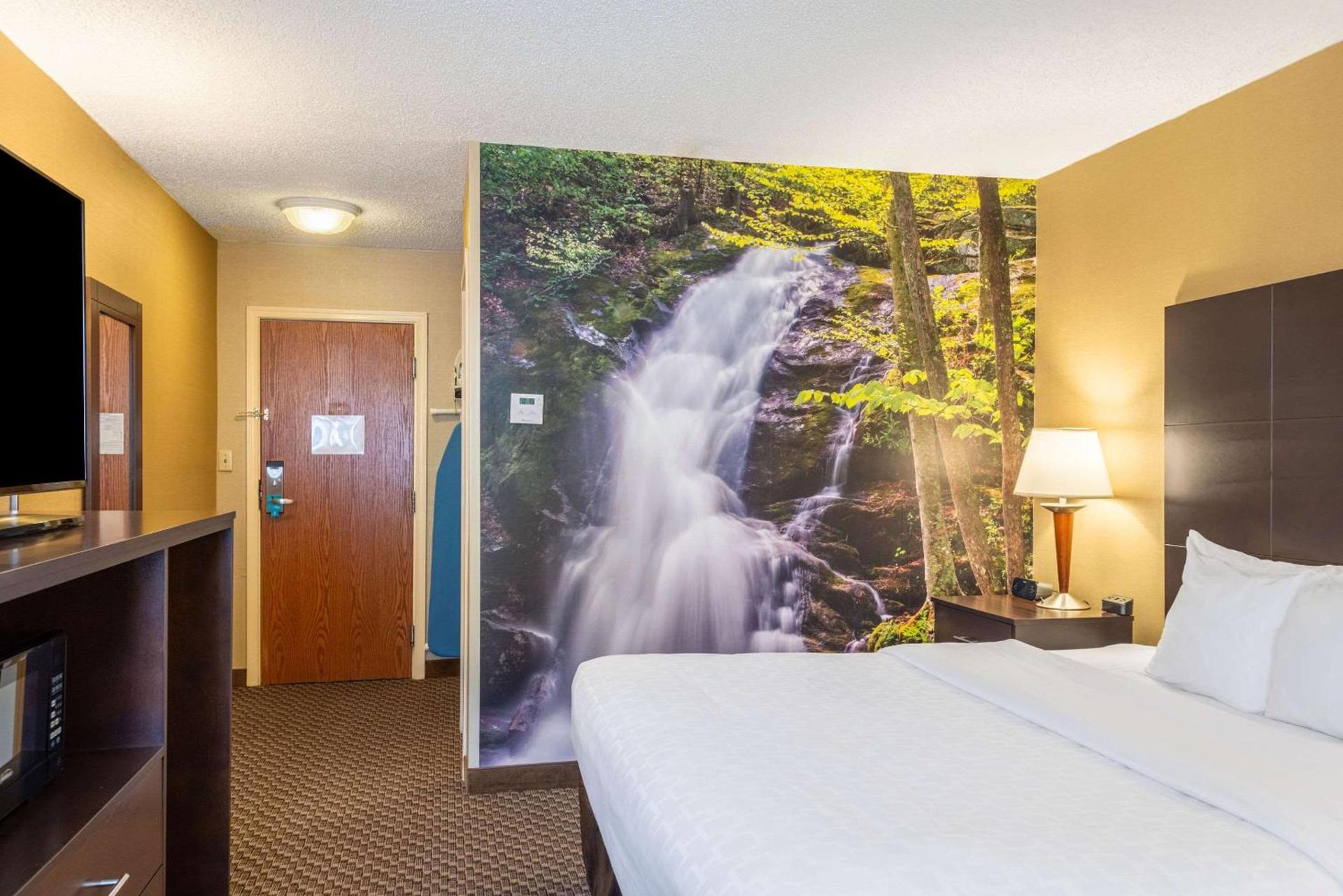 Clarion Pointe Harrisonburg photo 14