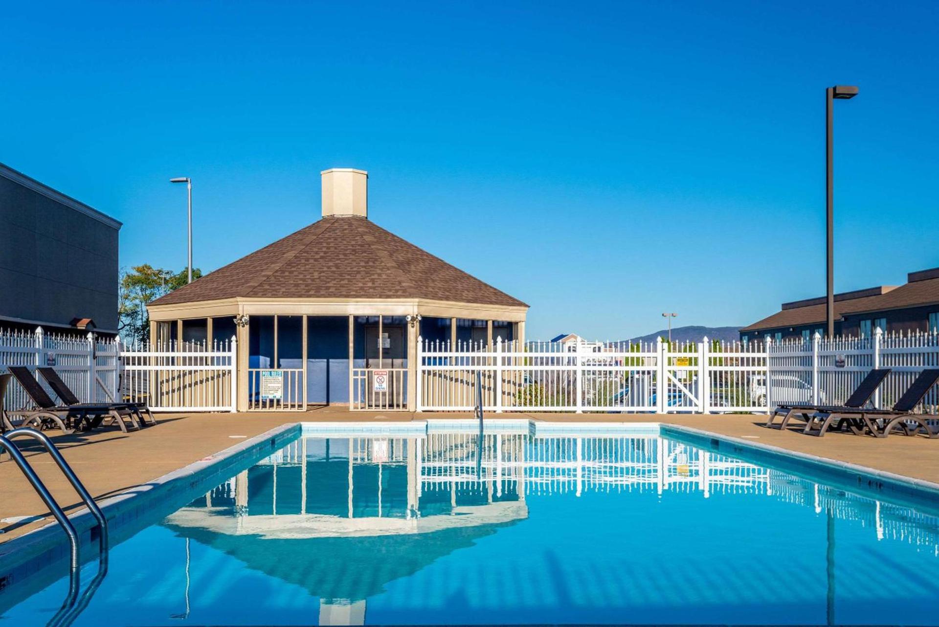 Clarion Pointe Harrisonburg photo 28