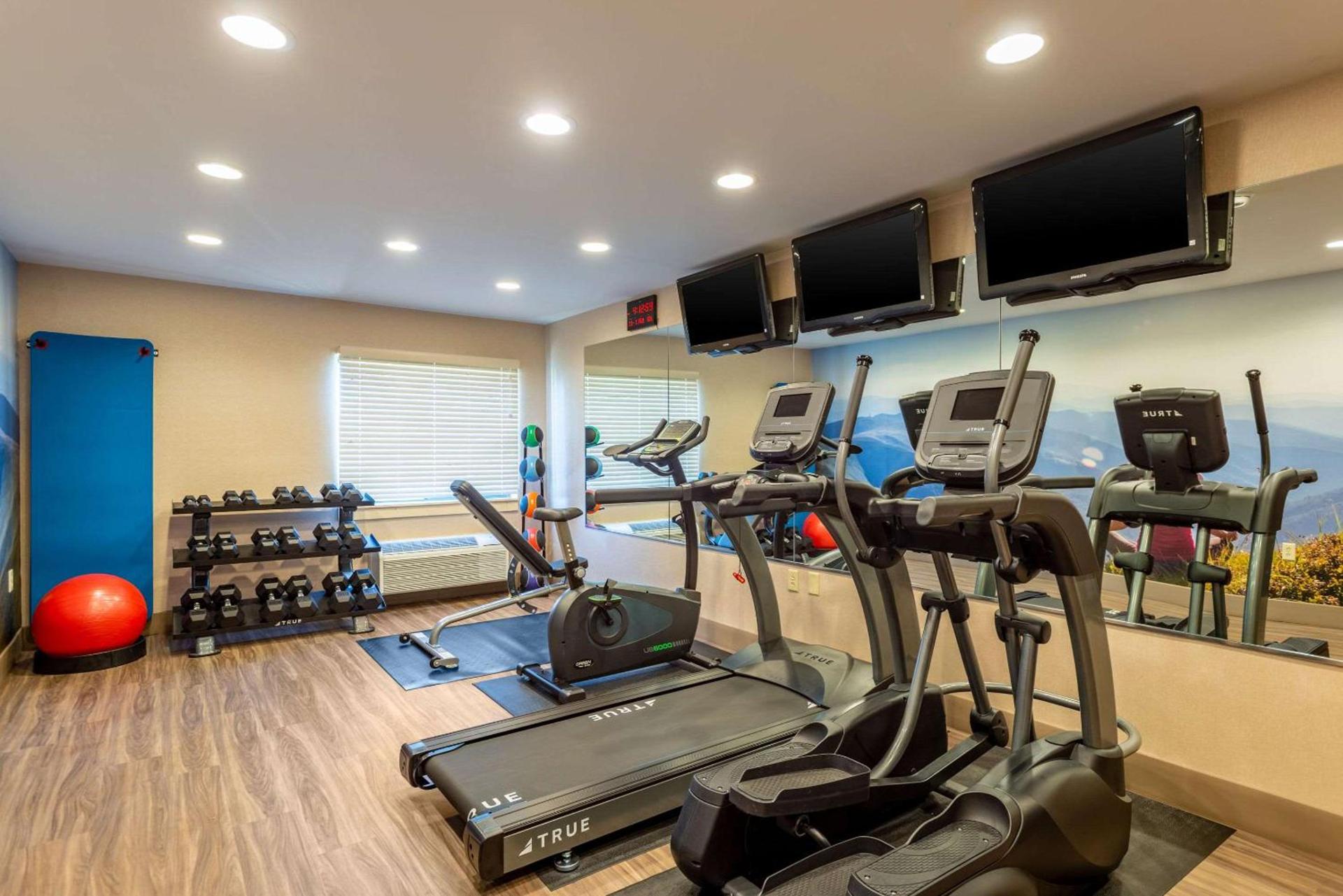 Clarion Pointe Harrisonburg photo 29