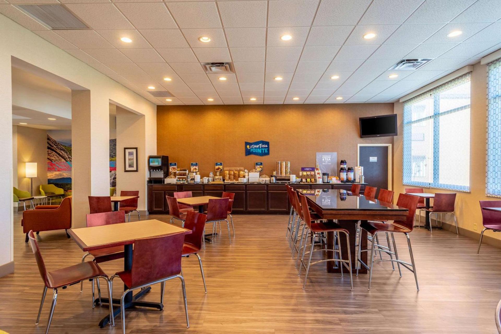 Clarion Pointe Harrisonburg photo 34