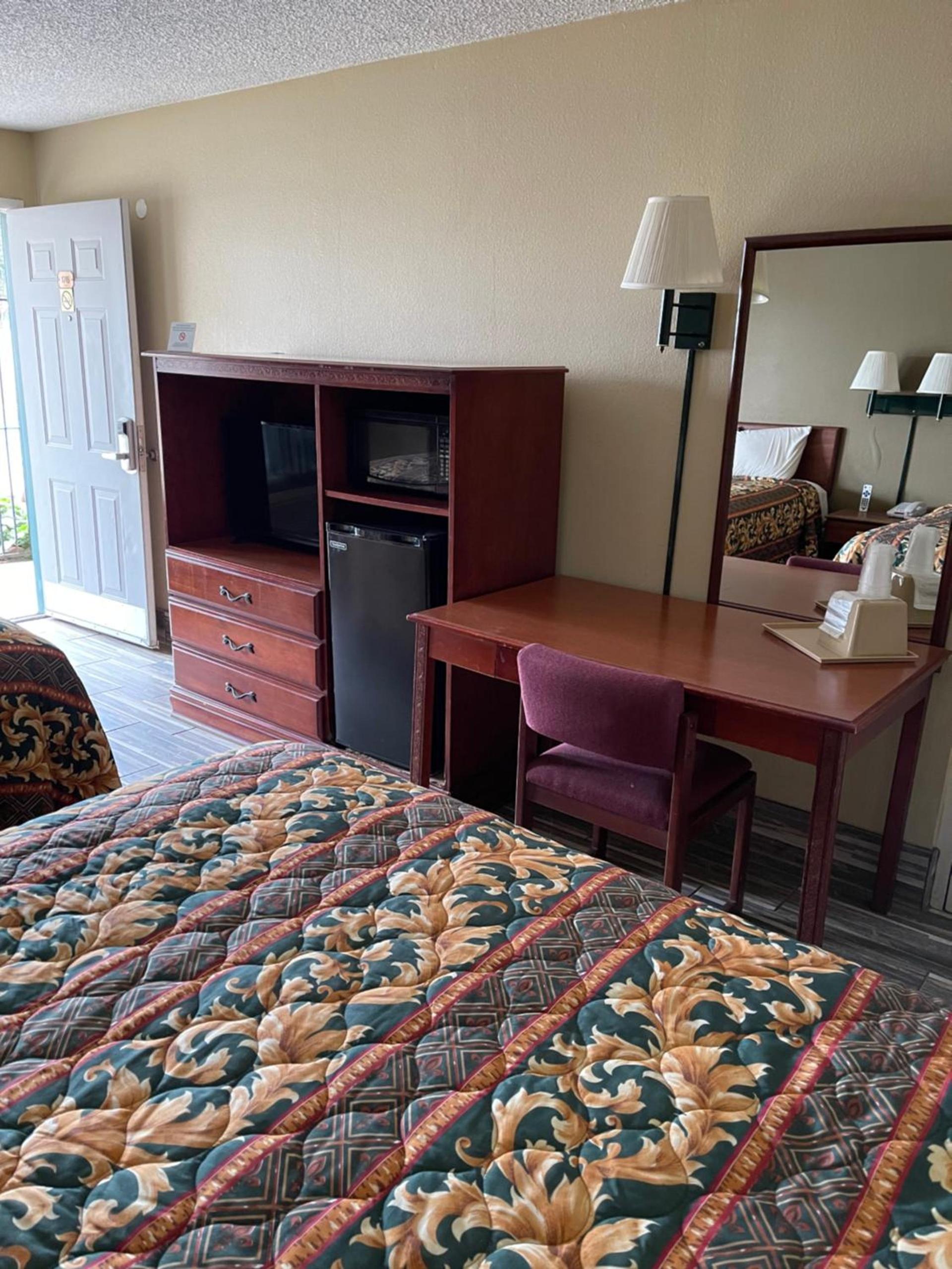 Plaza Inn photo 15