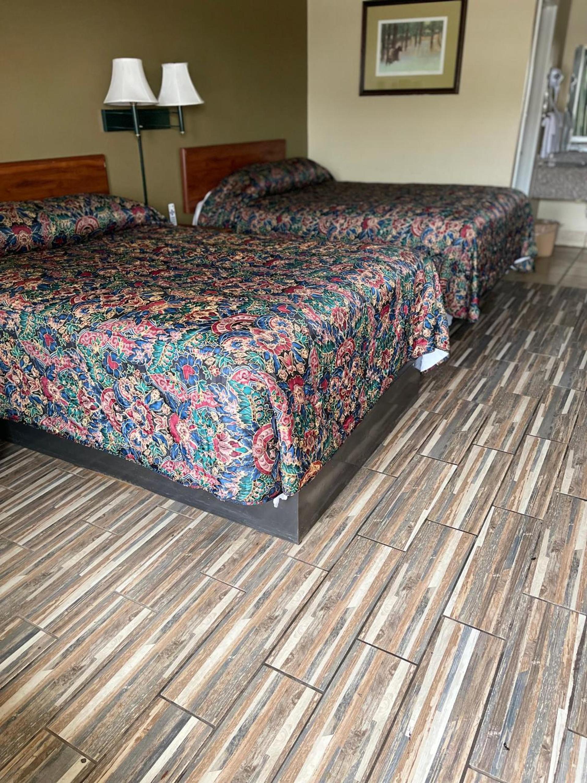 Plaza Inn photo 18