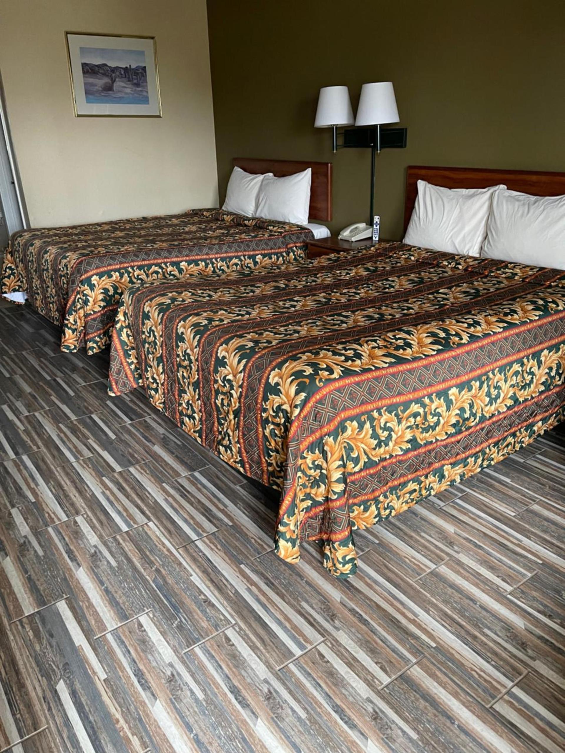 Plaza Inn photo 25