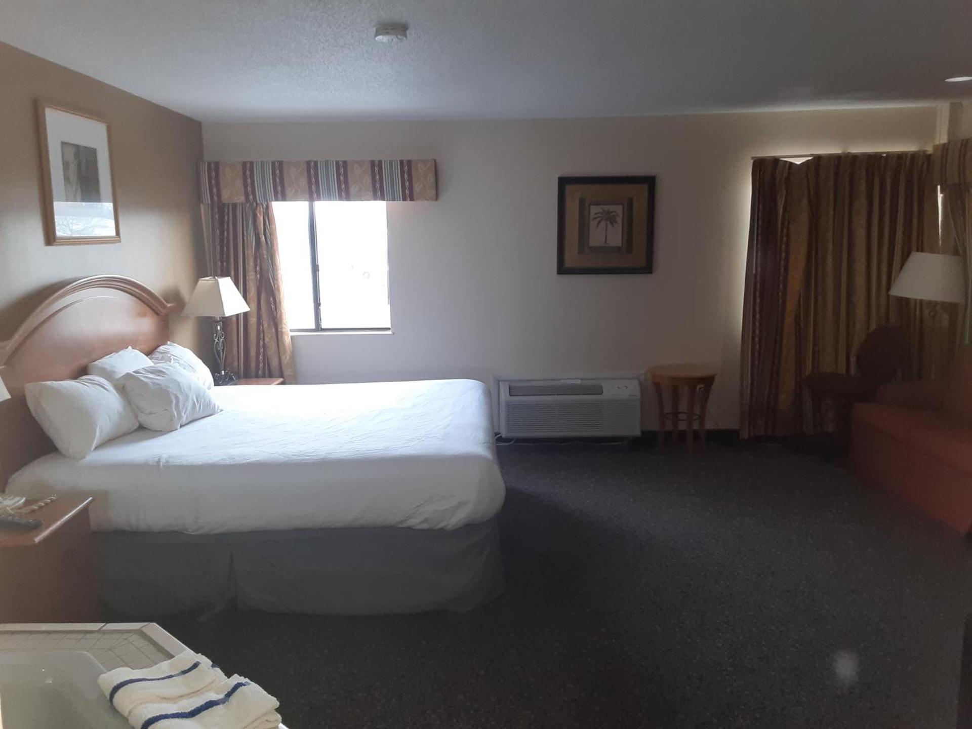 American Inn and Suites Ionia photo 27