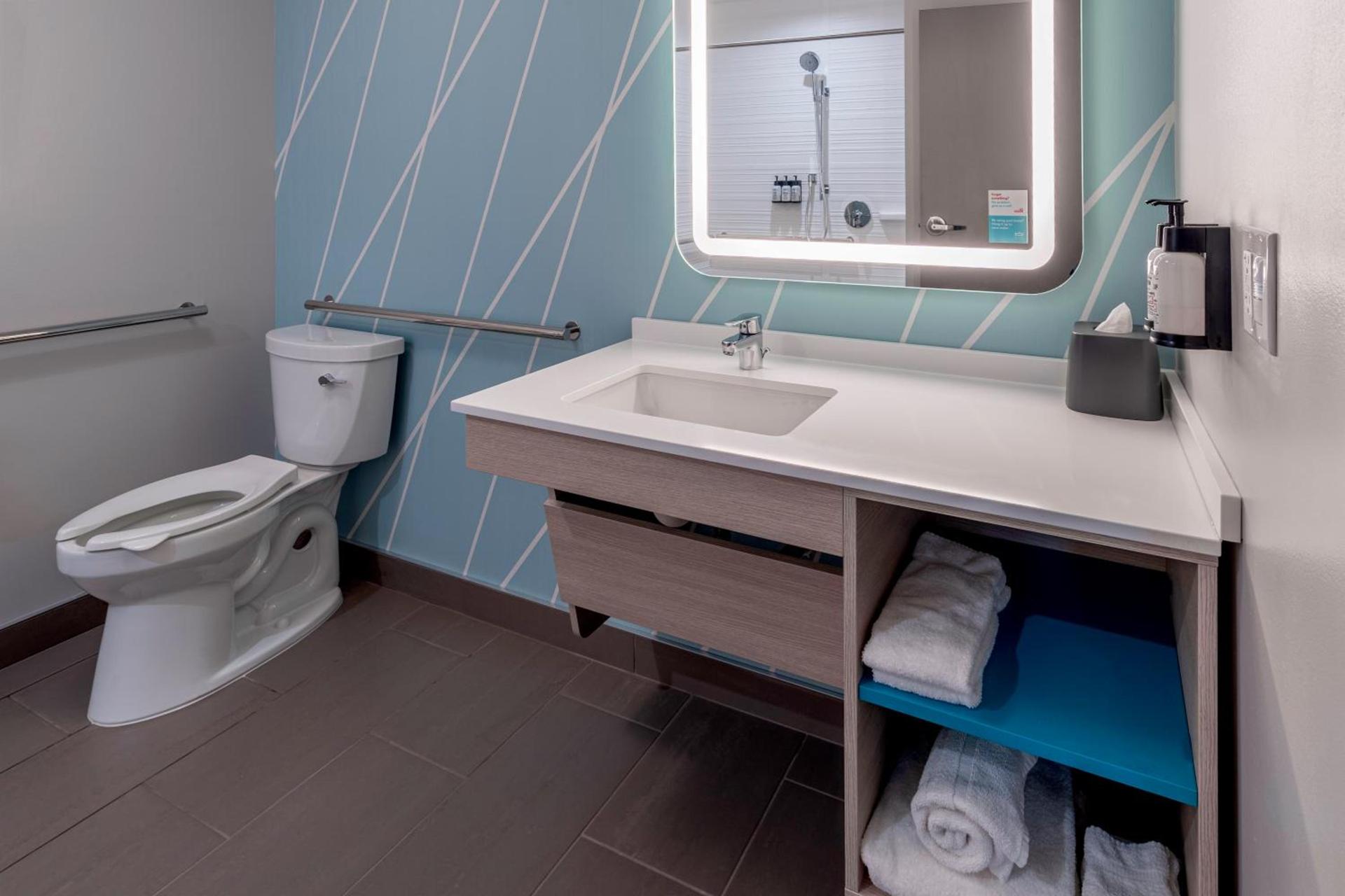 avid hotels Milwaukee West - Waukesha by IHG photo 20