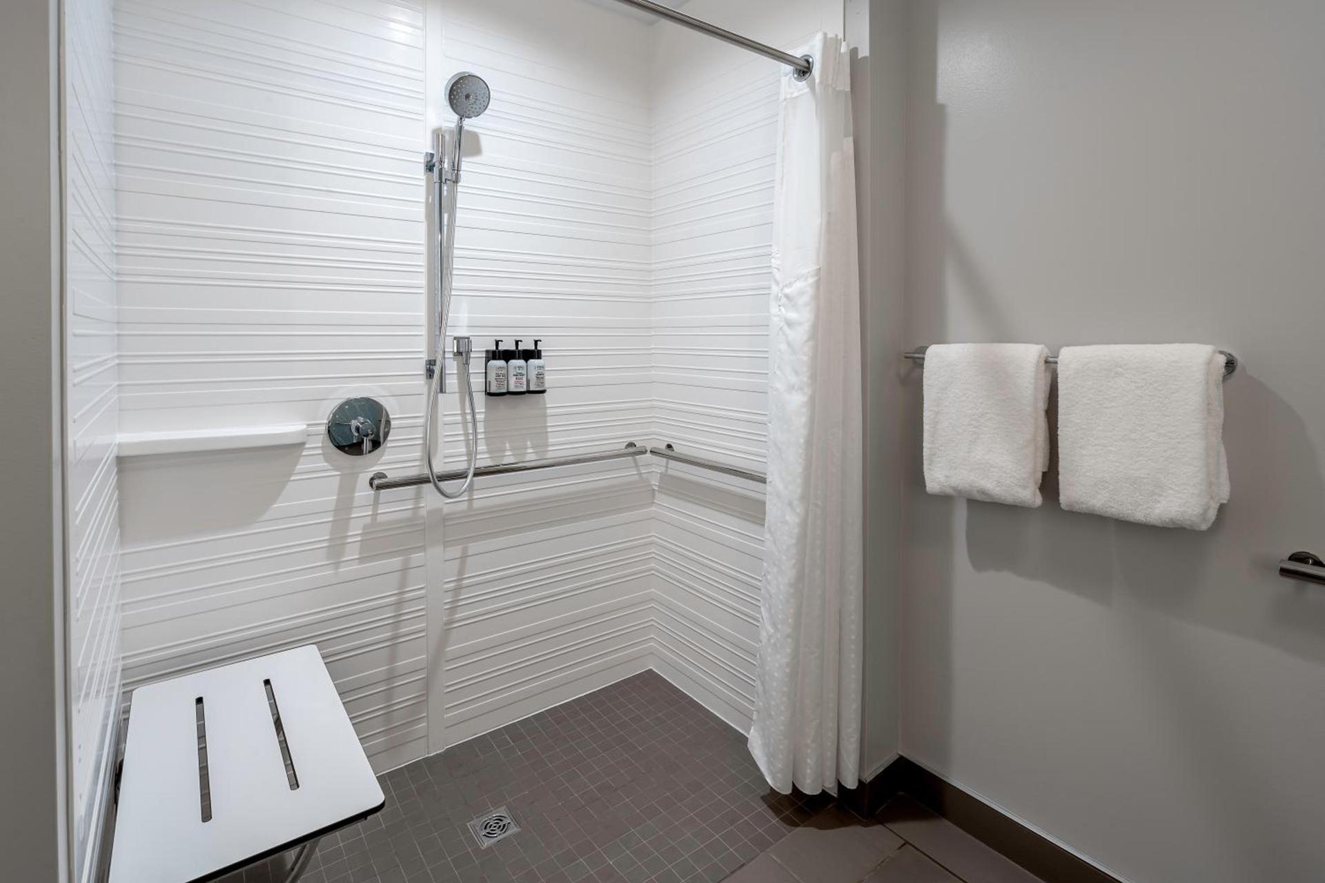 avid hotels Milwaukee West - Waukesha by IHG photo 19