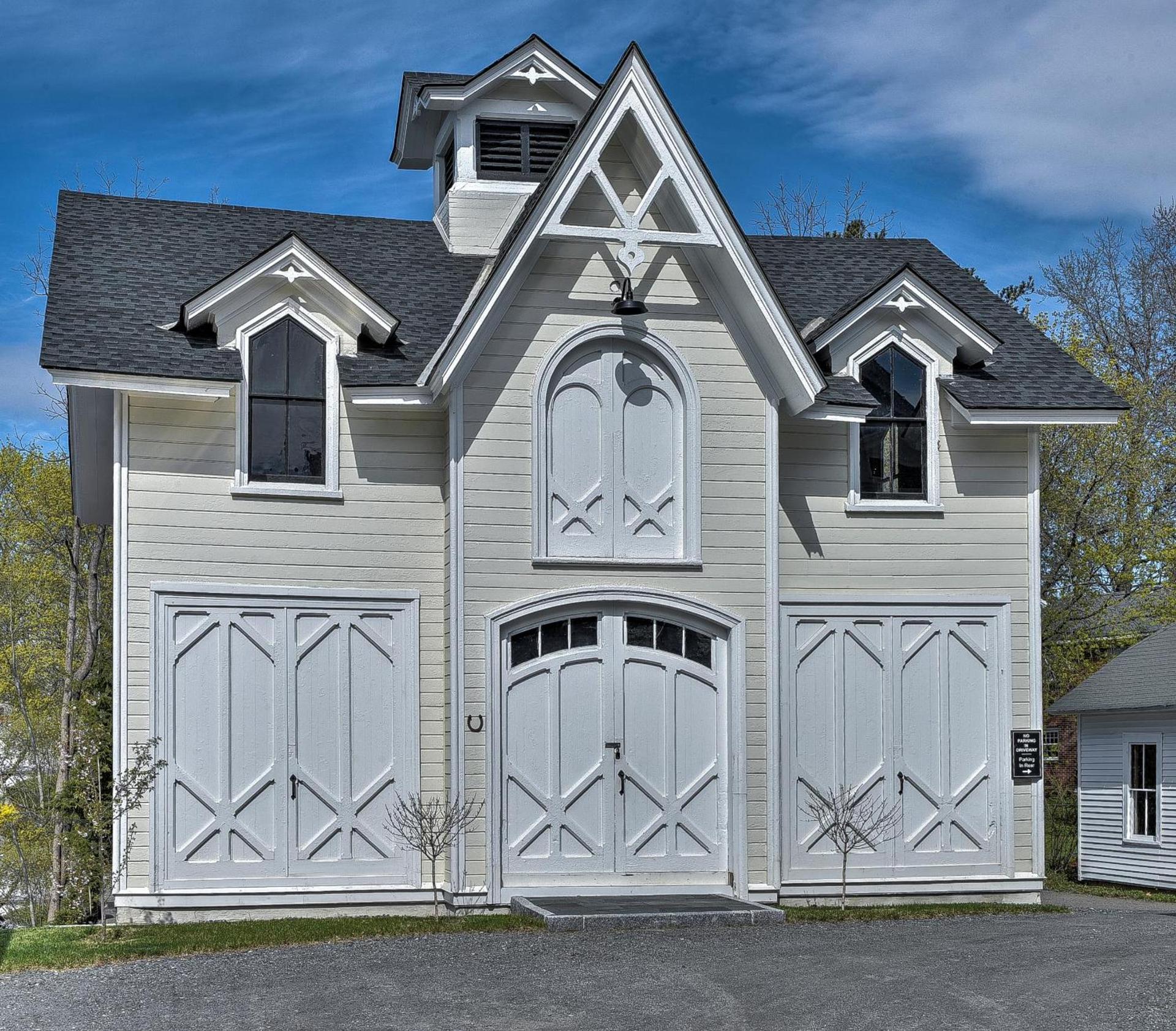 The Burrell House photo 20