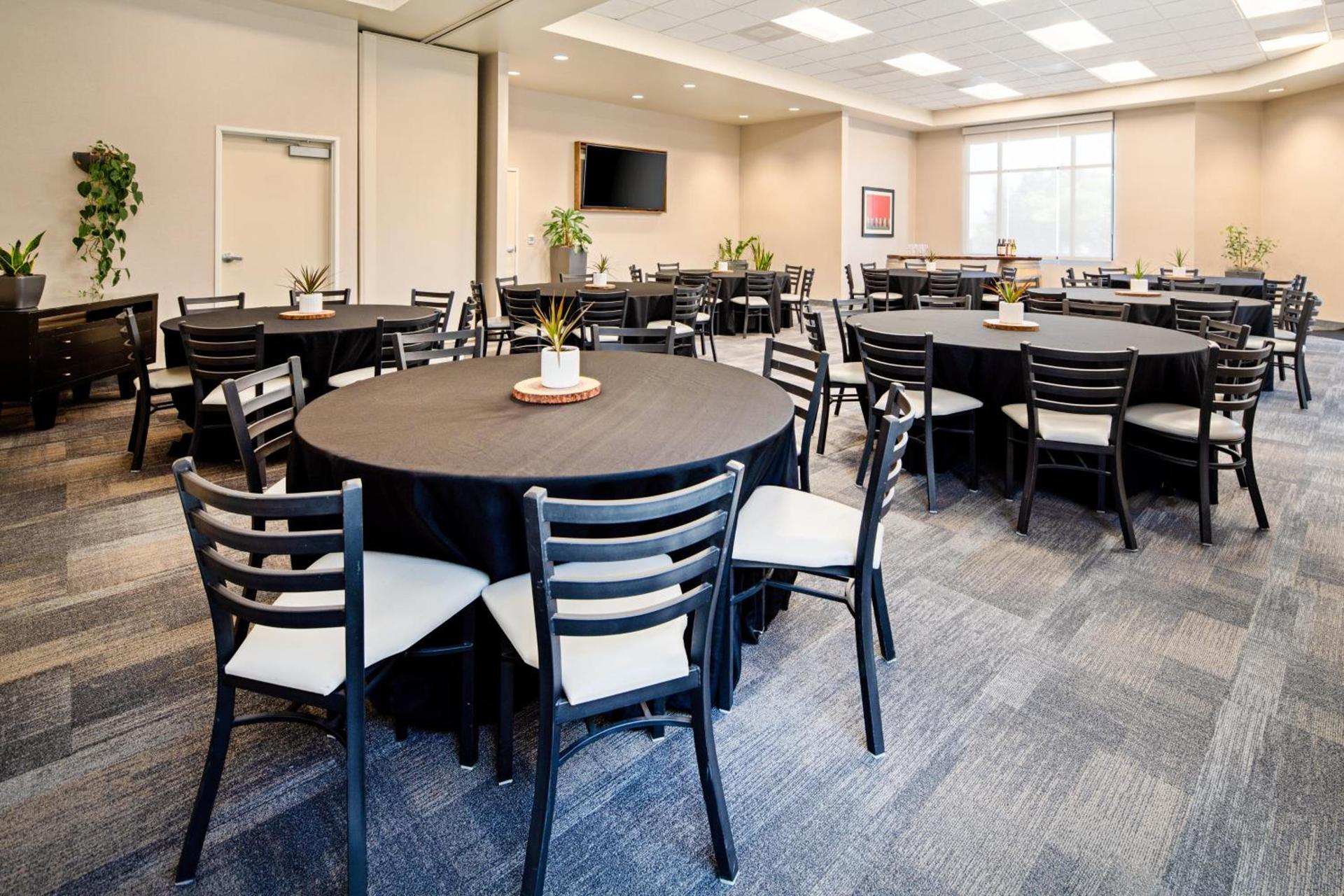 Holiday Inn Express Hotel & Suites Atascadero by IHG photo 23