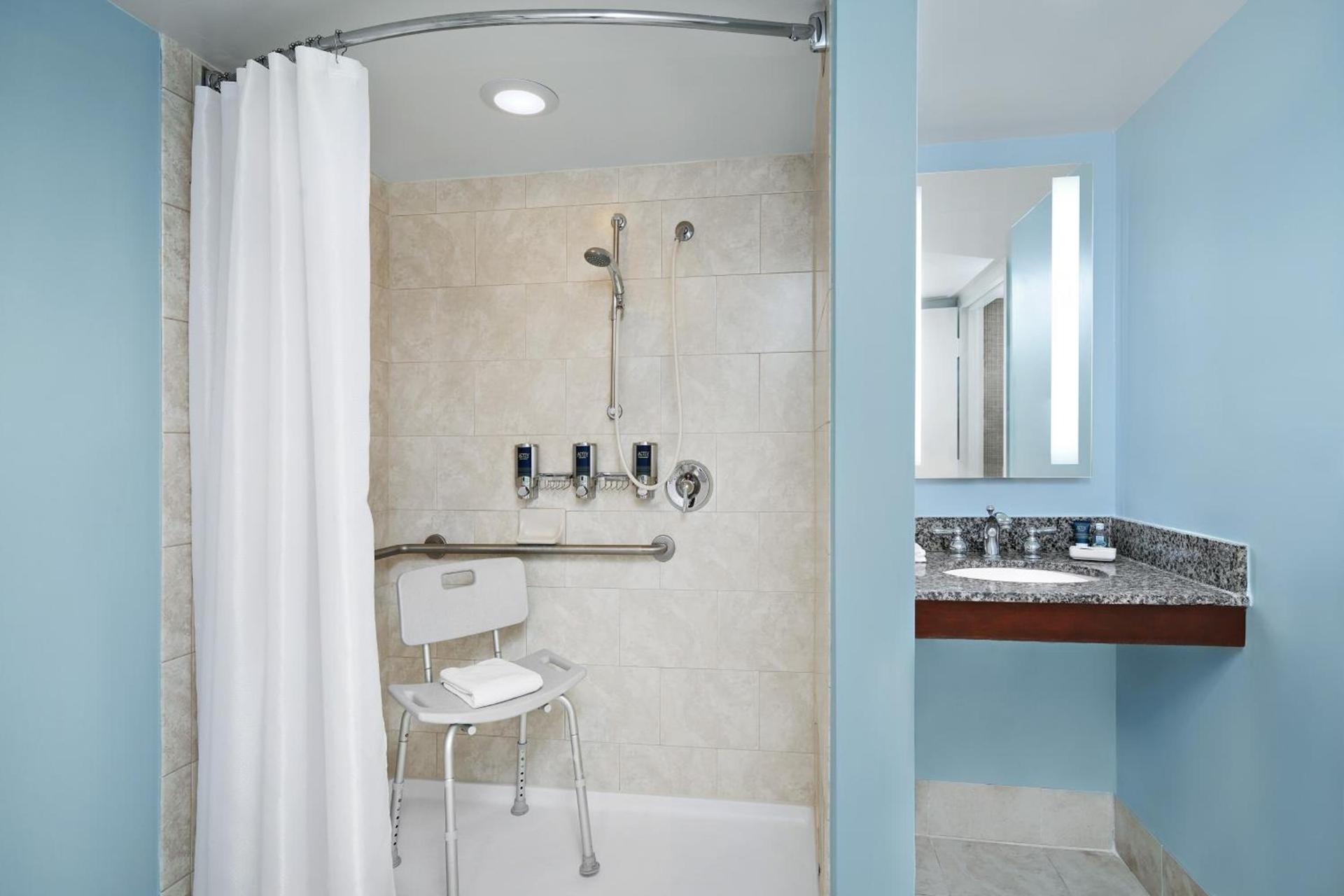 Four Points by Sheraton Richmond Airport photo 6