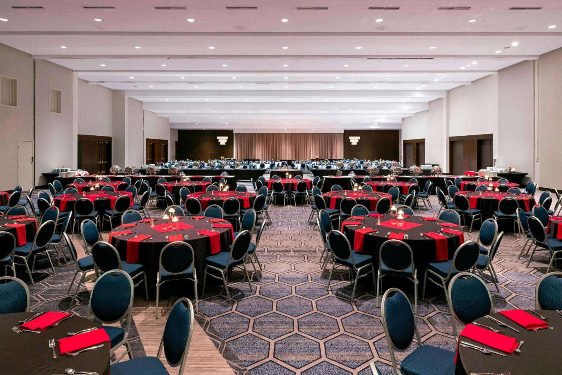 Sheraton Norfolk Waterside Hotel photo 36