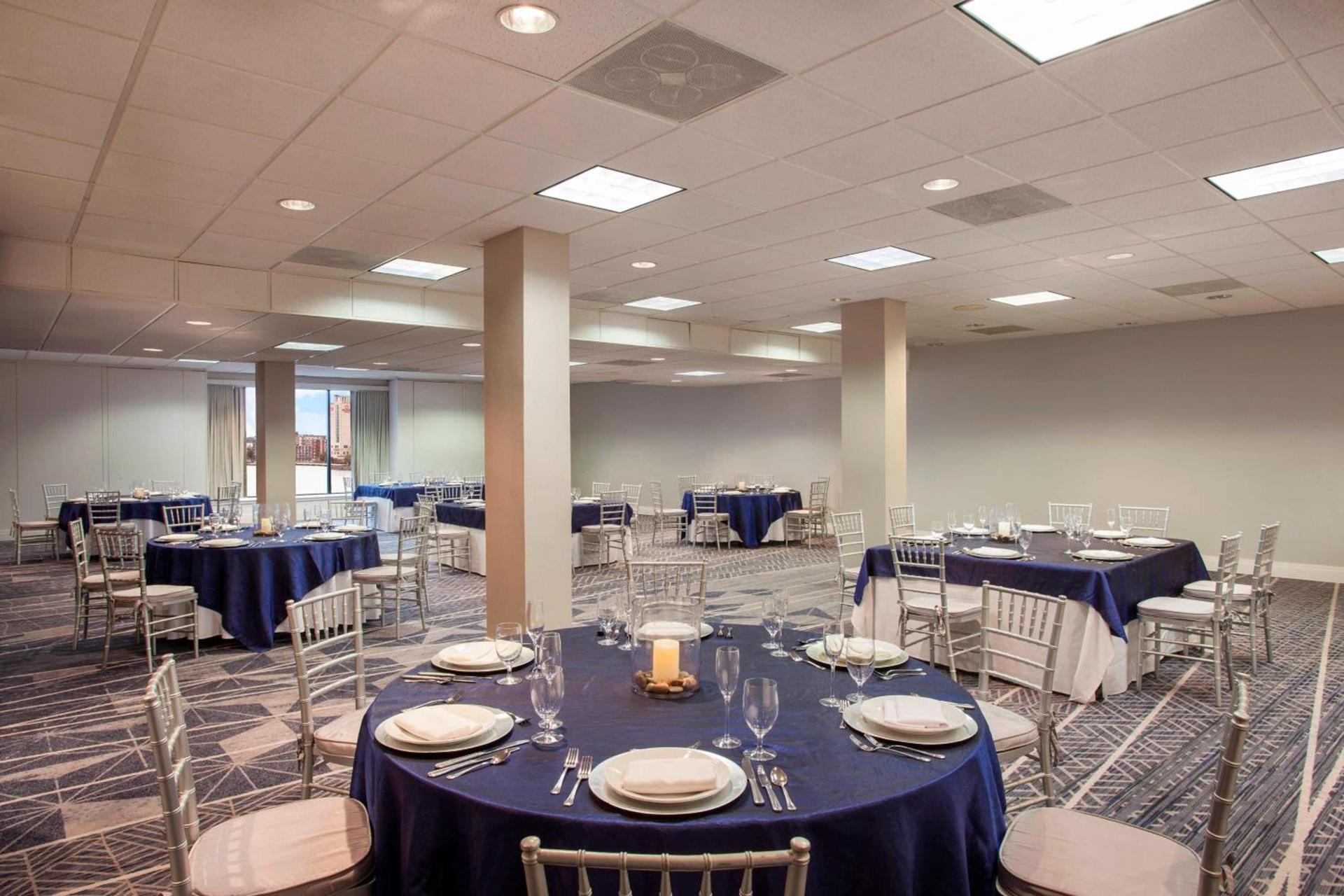 Sheraton Norfolk Waterside Hotel photo 38