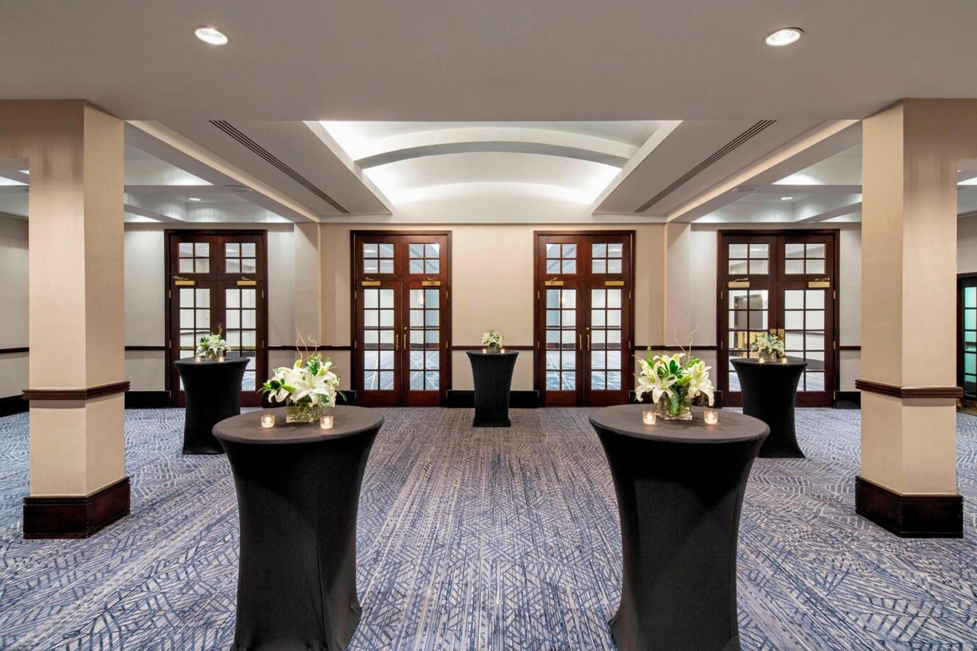Sheraton Norfolk Waterside Hotel photo 41