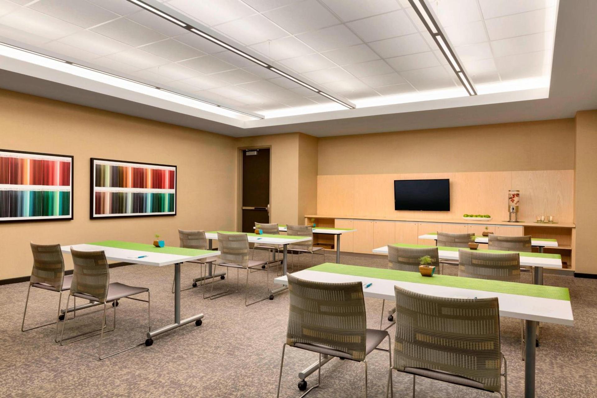 Aloft by Marriott Dallas Love Field photo 17