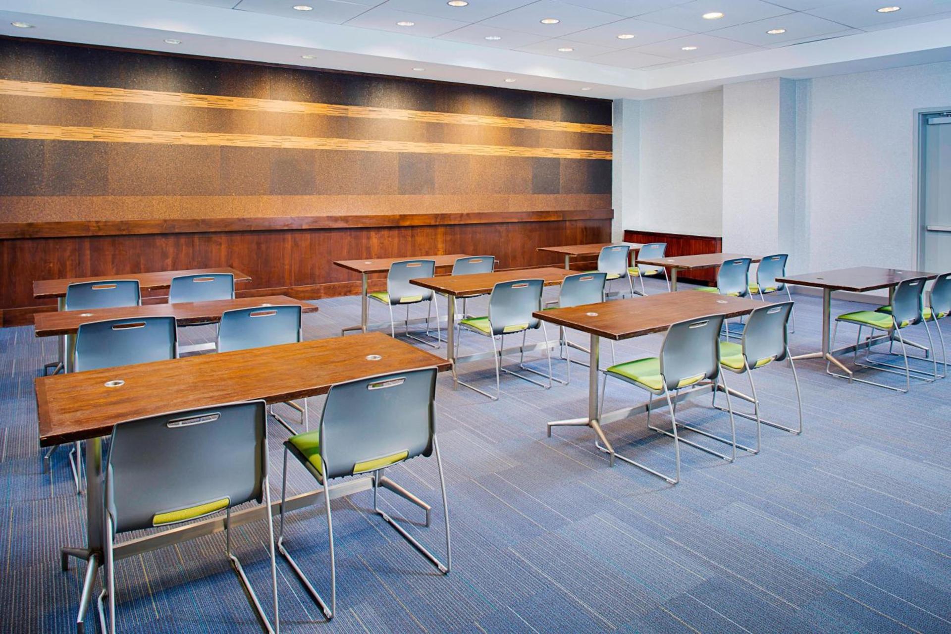 Aloft by Marriott Charlotte City Center photo 31
