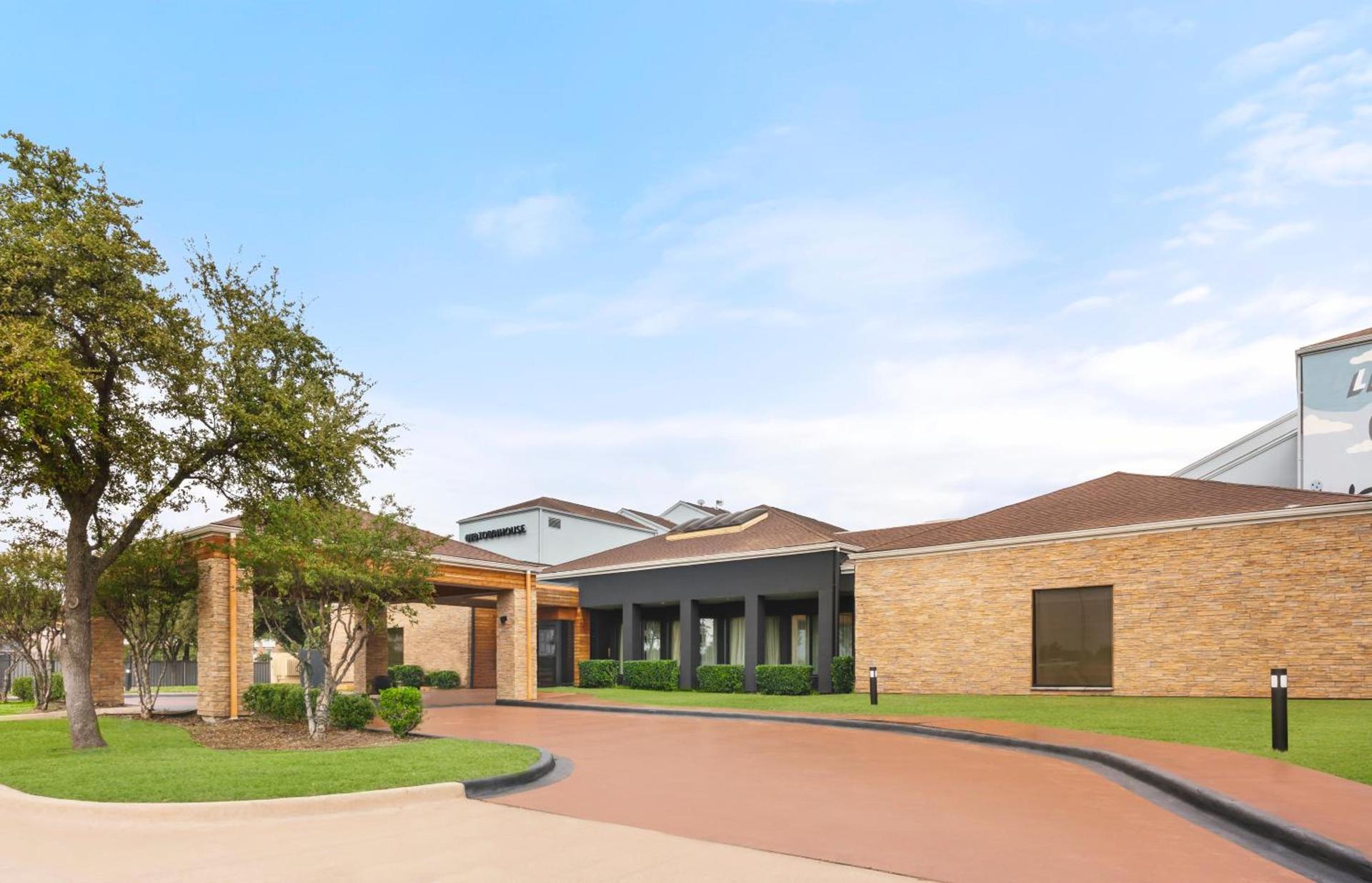 Super 8 by Wyndham Dallas Love Field Airport photo 21