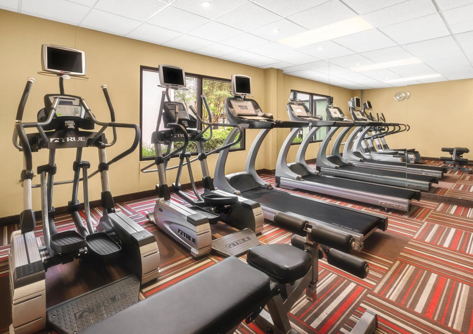 Super 8 by Wyndham Dallas Love Field Airport photo 27