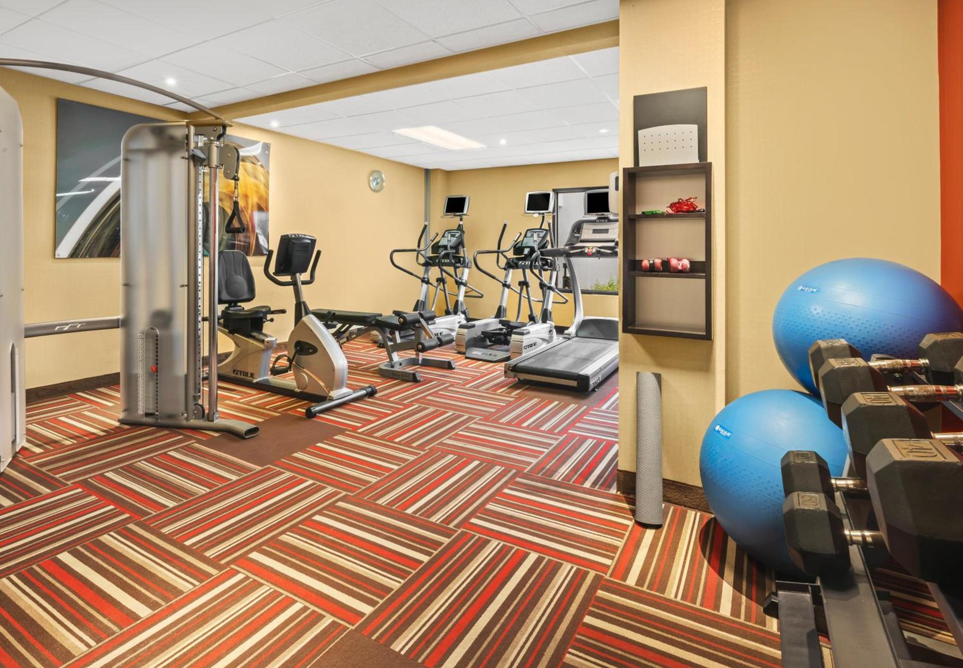 Super 8 by Wyndham Dallas Love Field Airport photo 26