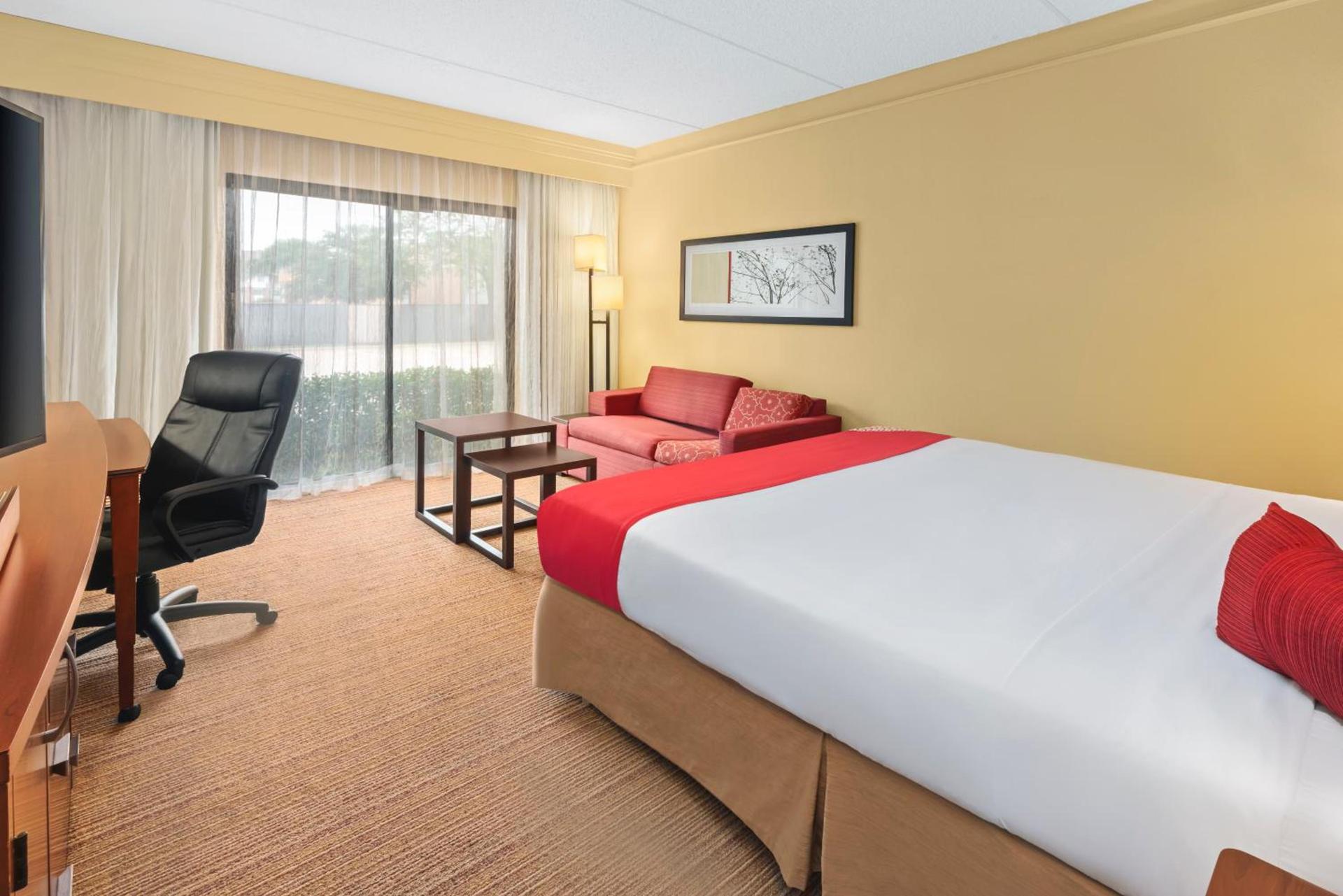 Super 8 by Wyndham Dallas Love Field Airport photo 31