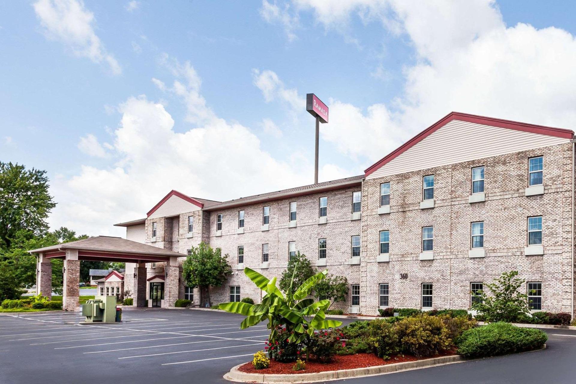 Ramada by Wyndham Sellersburg/Louisville North photo 2