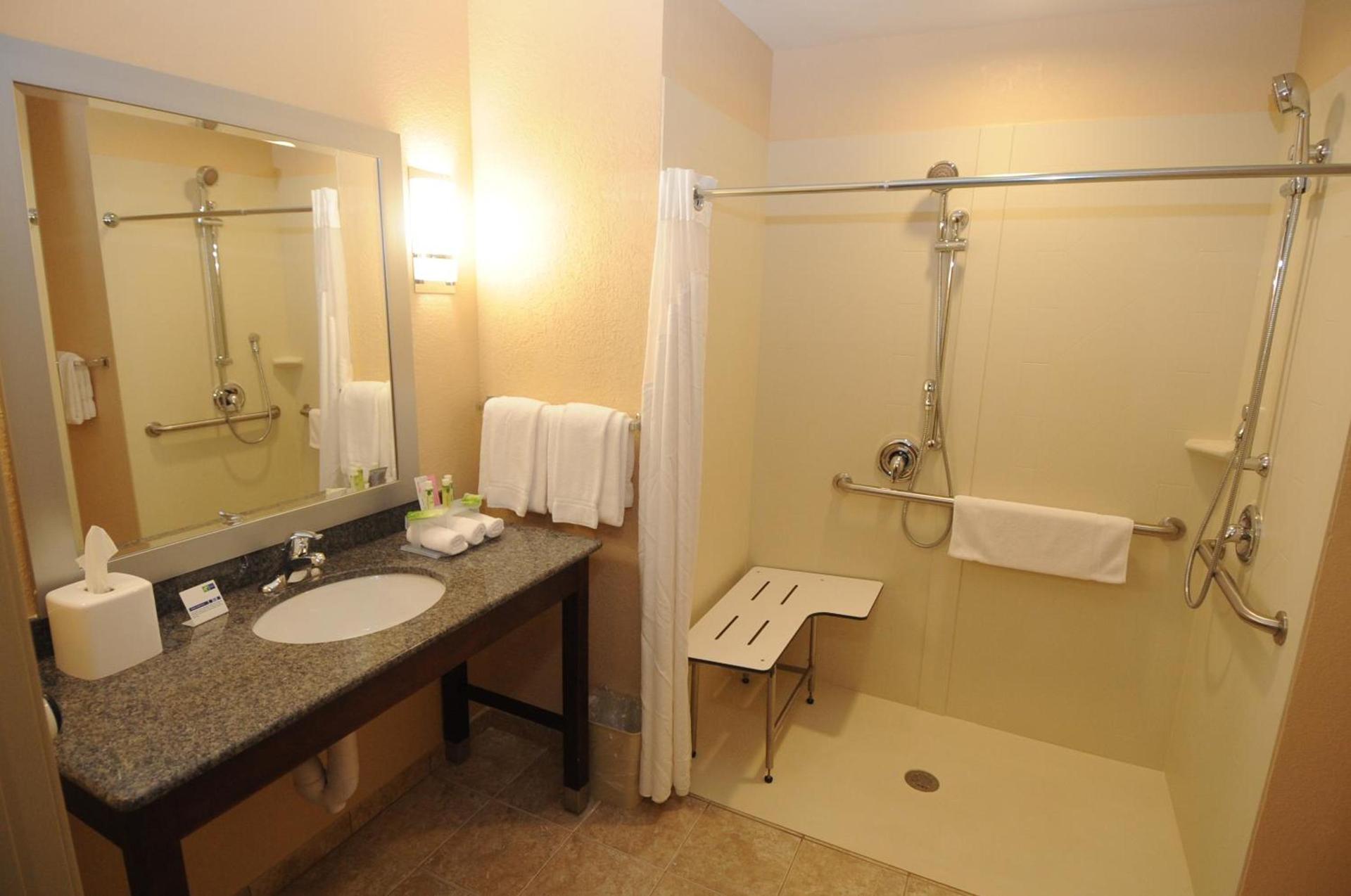 Holiday Inn Express Somerset by IHG photo 2