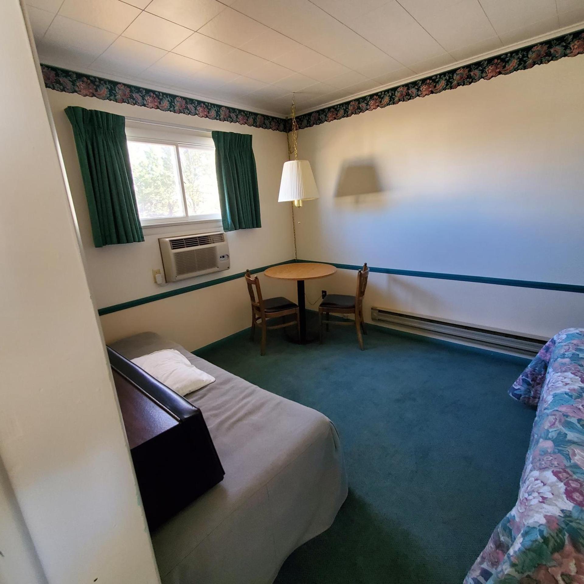 Robin Hood Motel photo 45