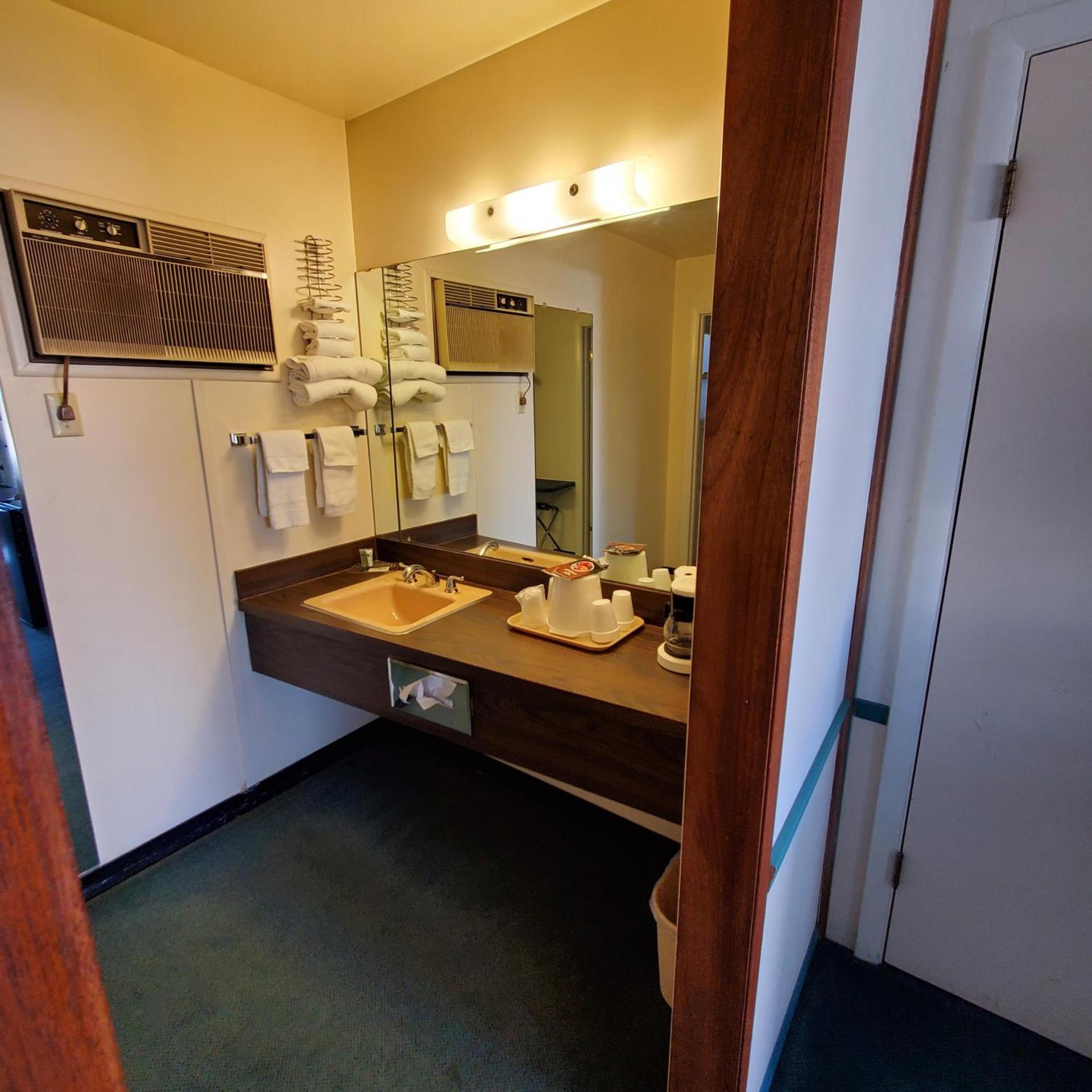 Robin Hood Motel photo 16