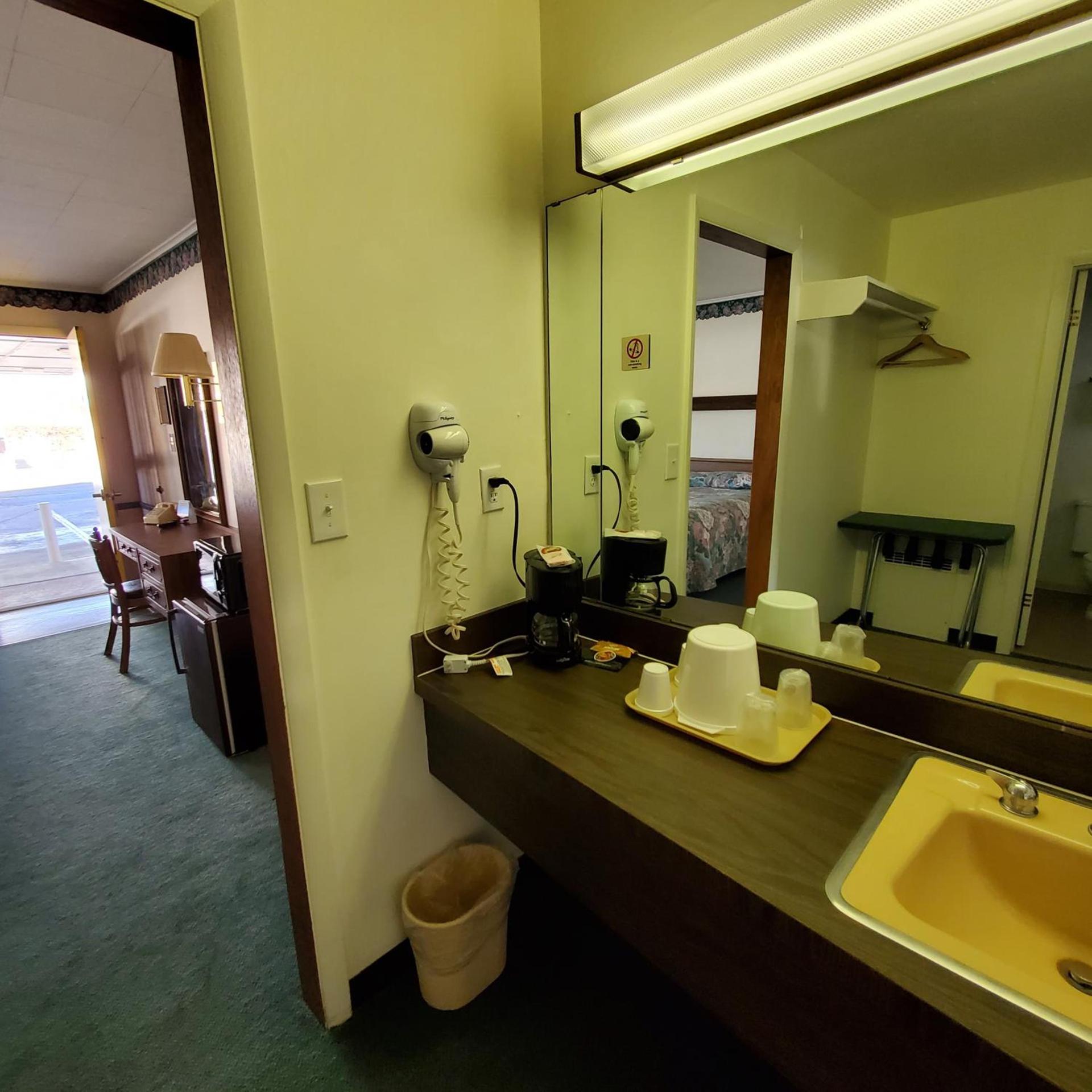 Robin Hood Motel photo 35