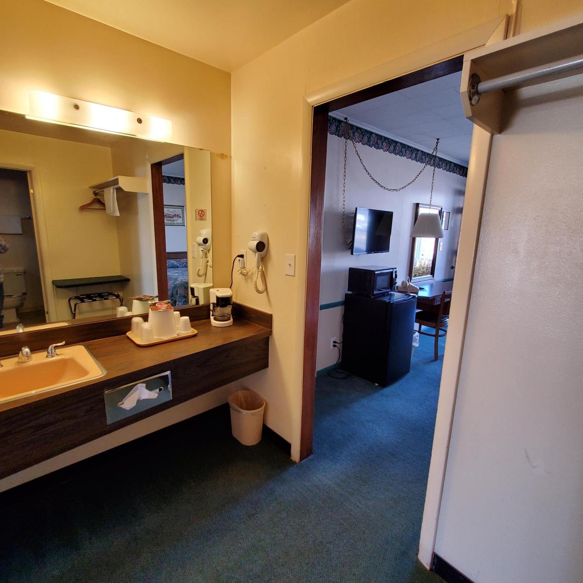 Robin Hood Motel photo 36