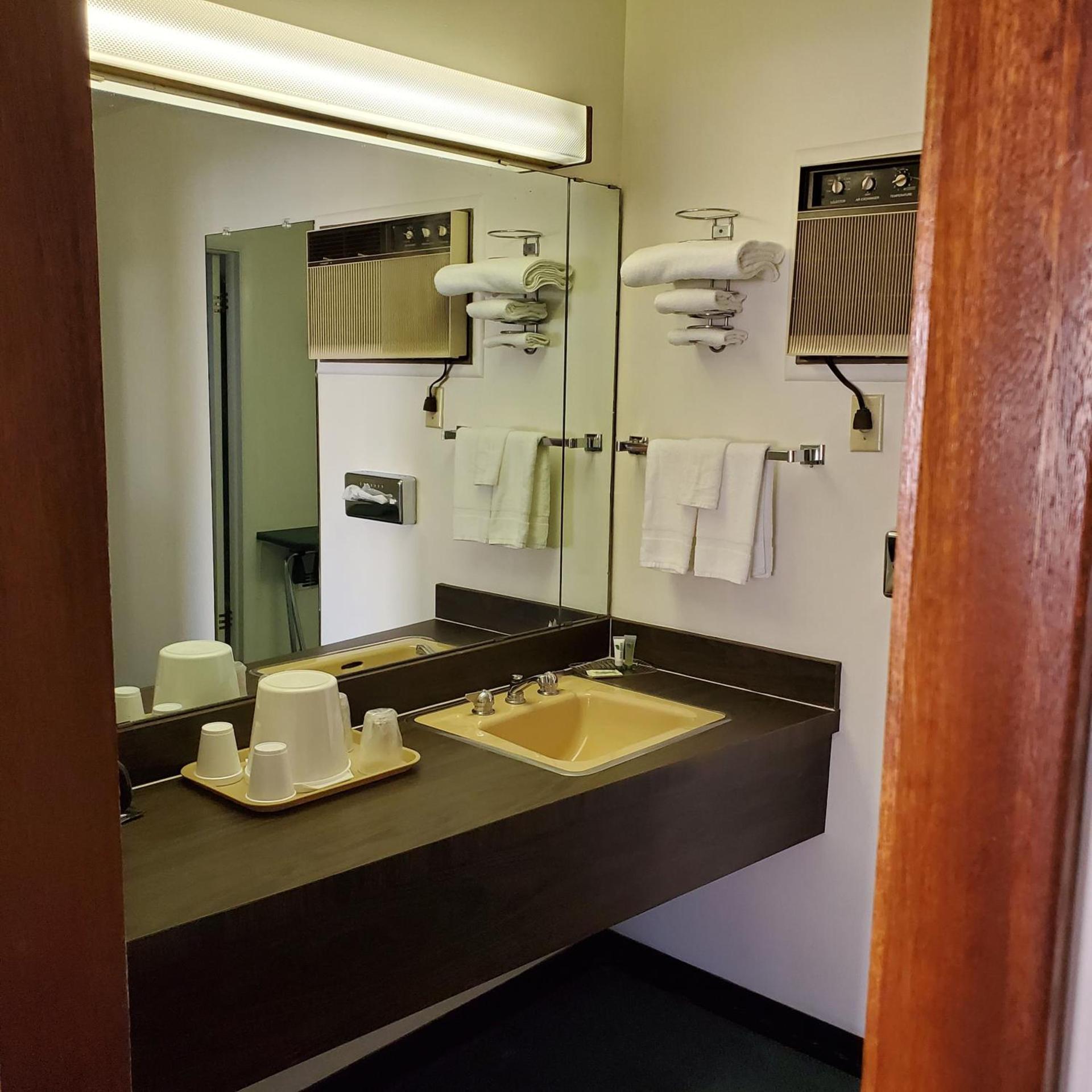 Robin Hood Motel photo 44