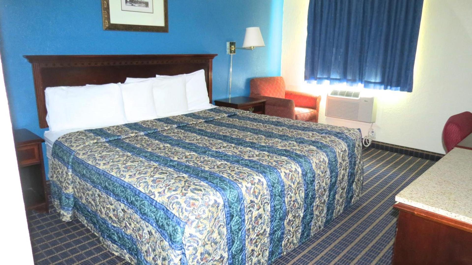 Budget Host Airport Inn photo 18