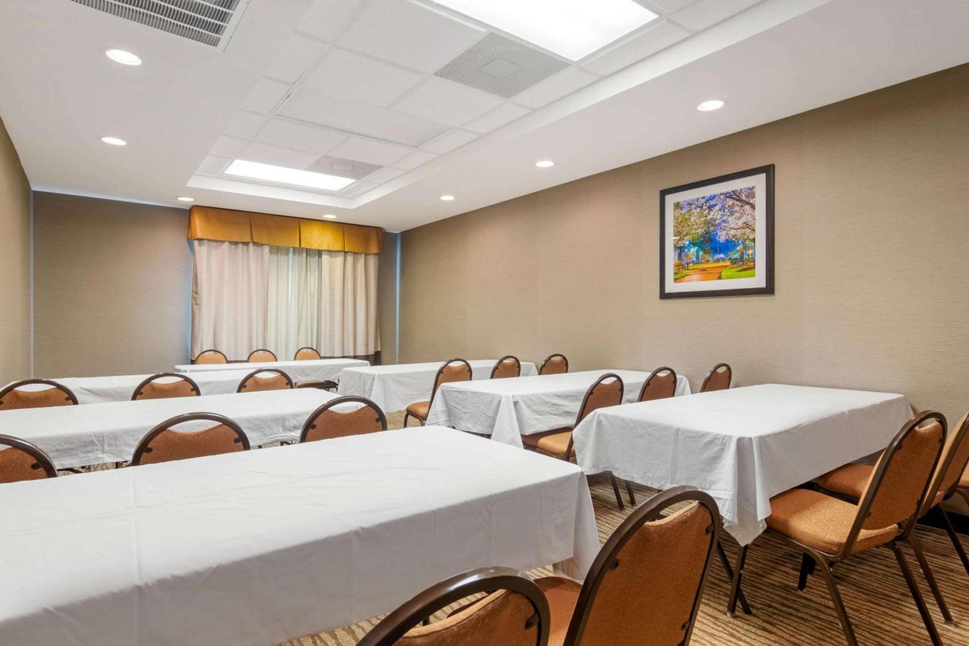 Comfort Suites Byron Warner Robins photo 27