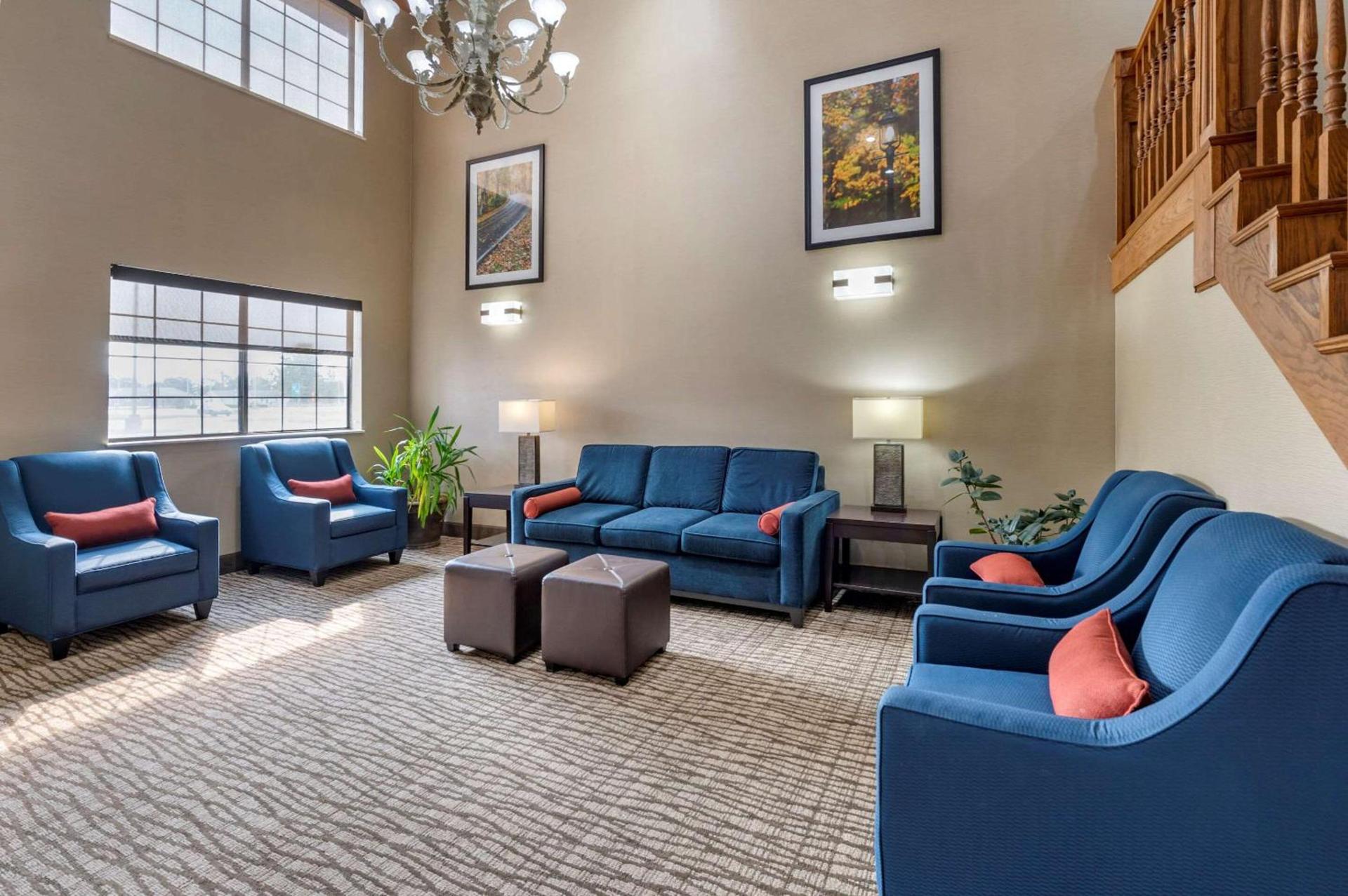 Comfort Inn & Suites Napoleon photo 9