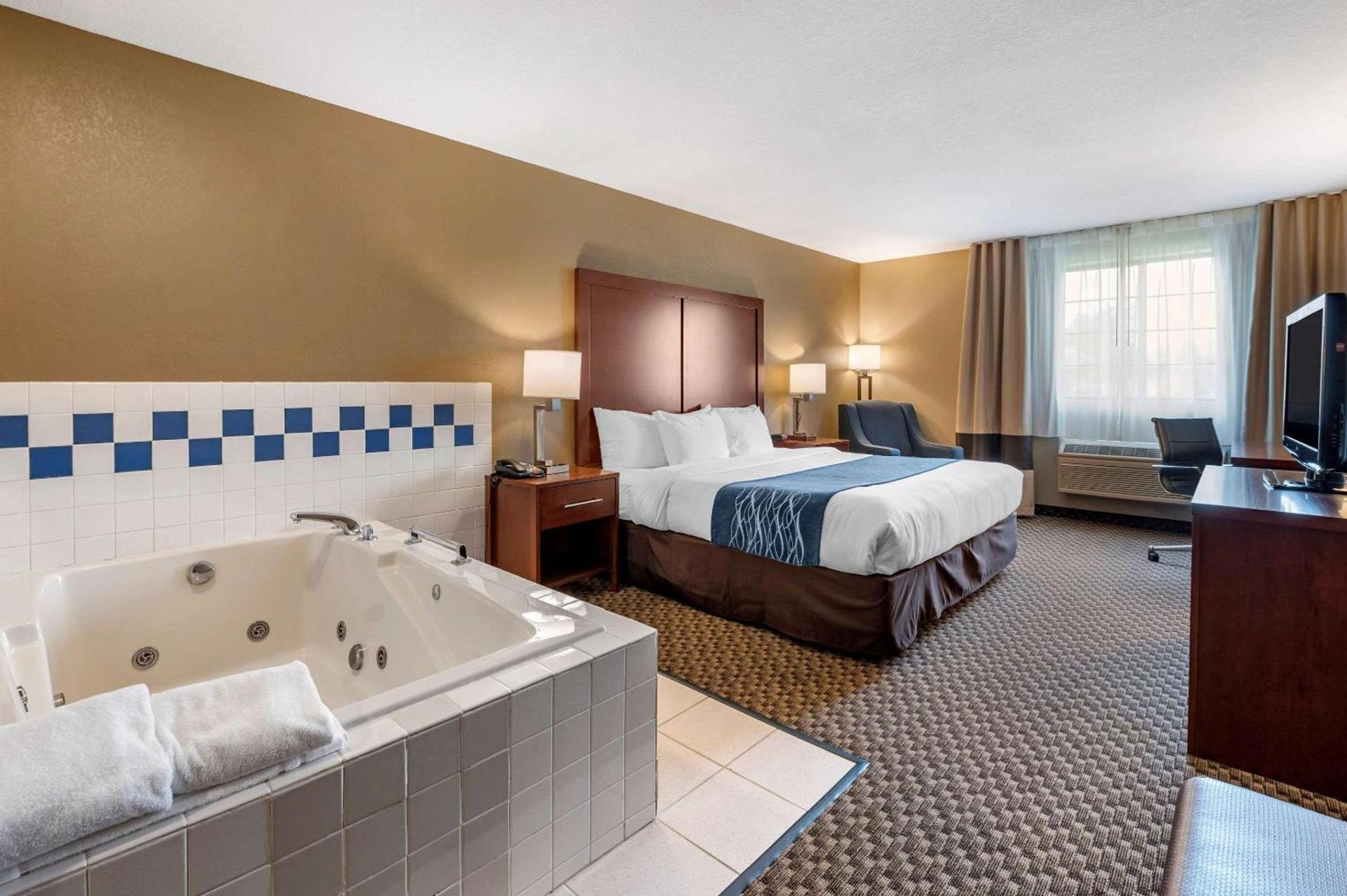 Comfort Inn & Suites Napoleon photo 13