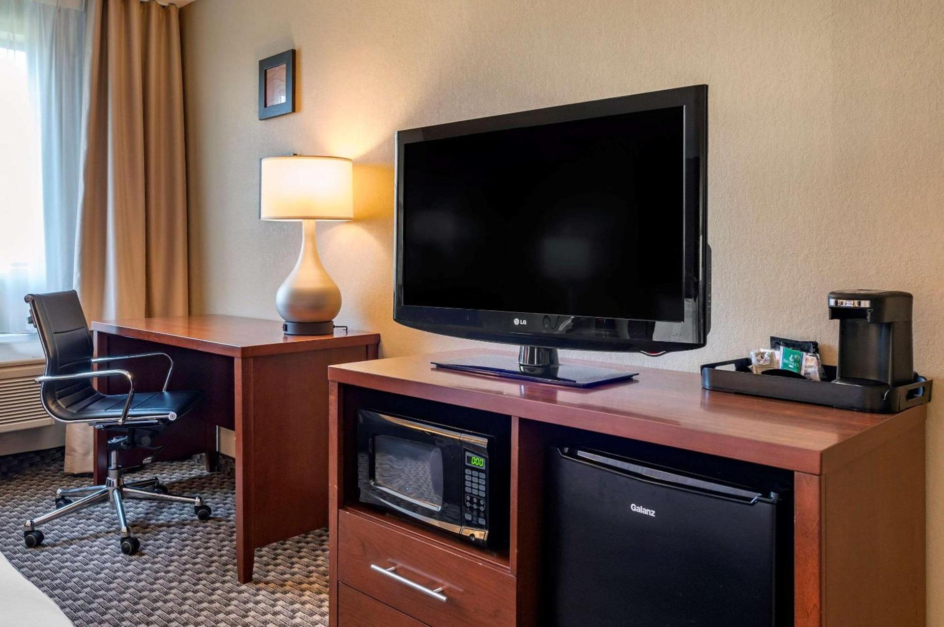 Comfort Inn & Suites Napoleon photo 15
