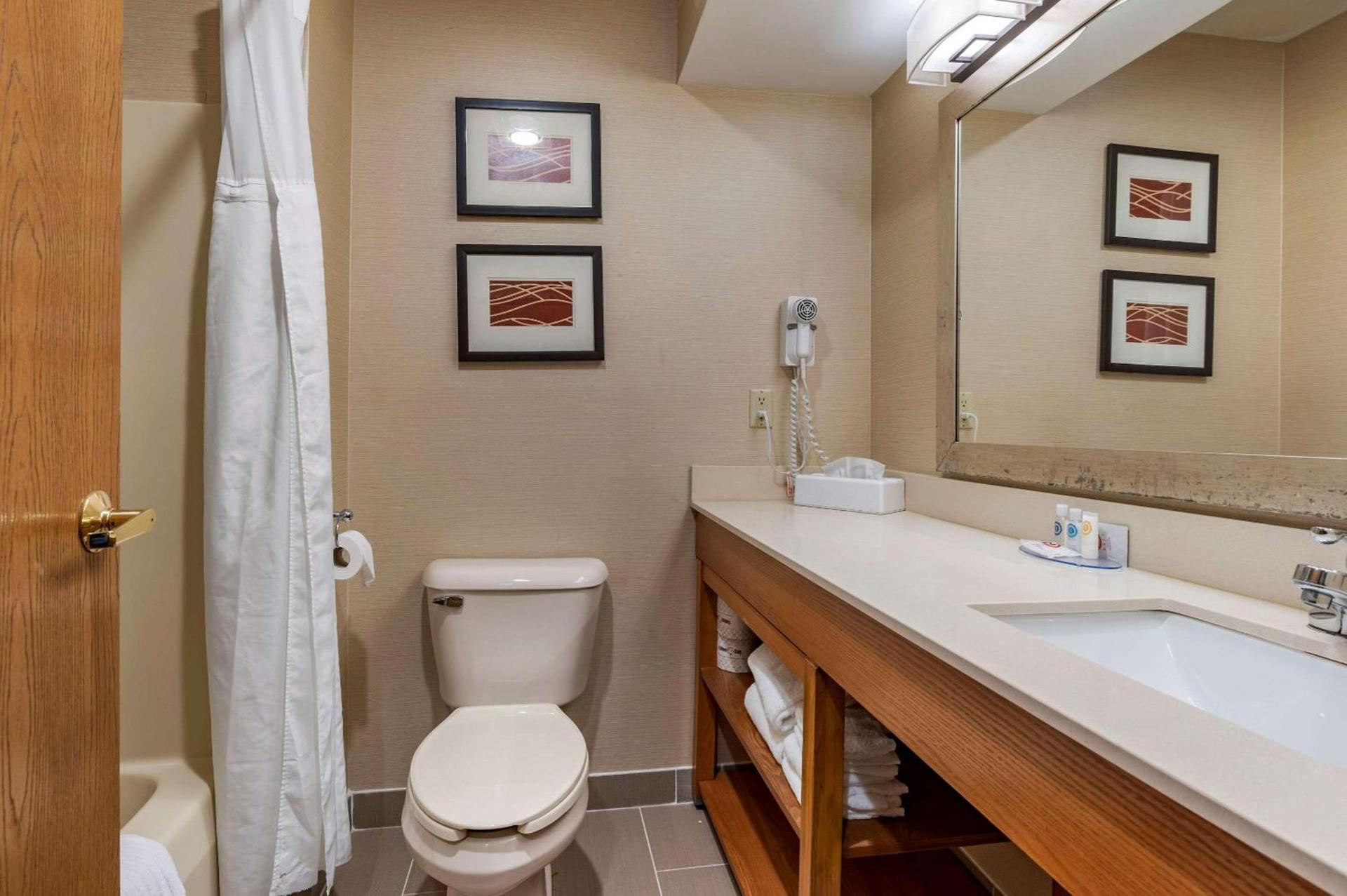 Comfort Inn & Suites Napoleon photo 22