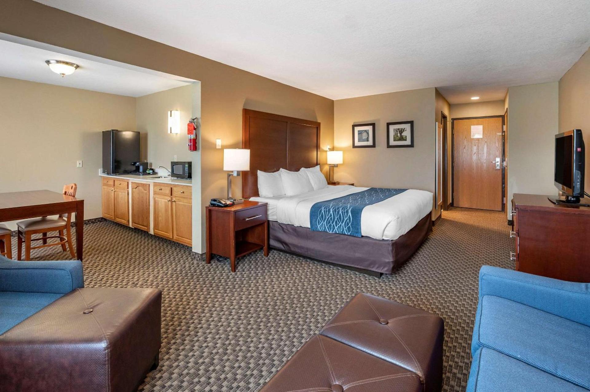 Comfort Inn & Suites Napoleon photo 24
