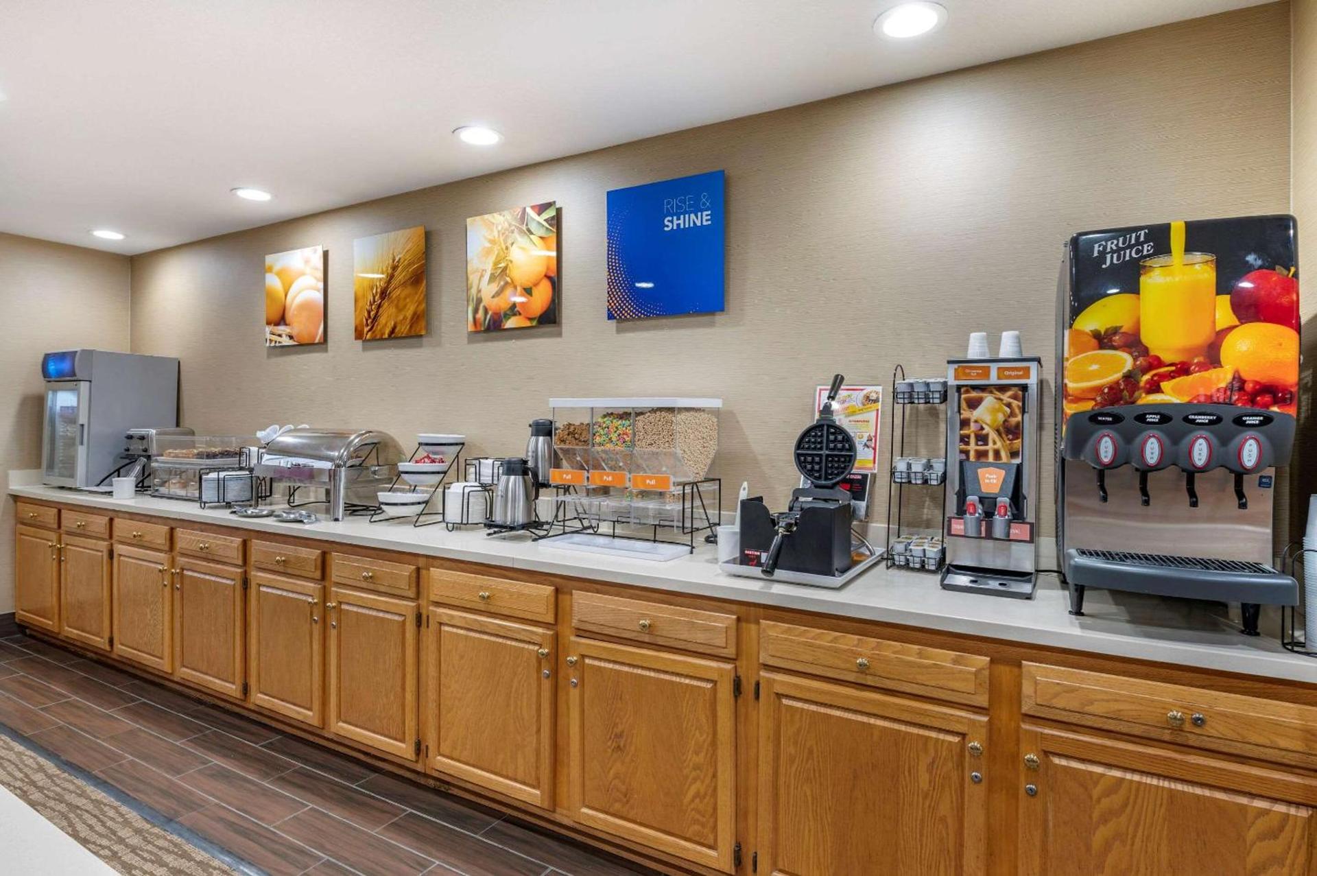 Comfort Inn & Suites Napoleon photo 31