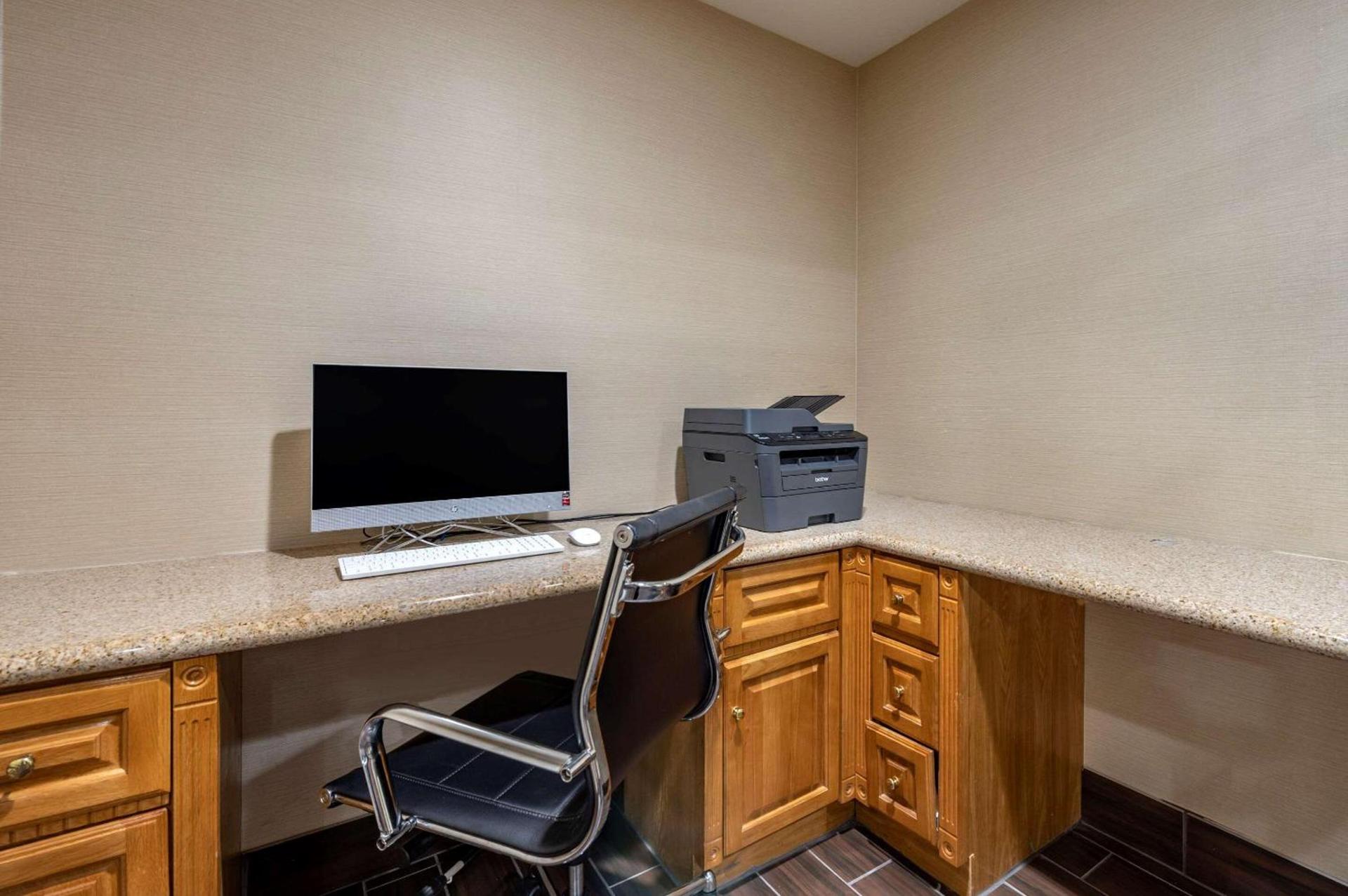 Comfort Inn & Suites Napoleon photo 30