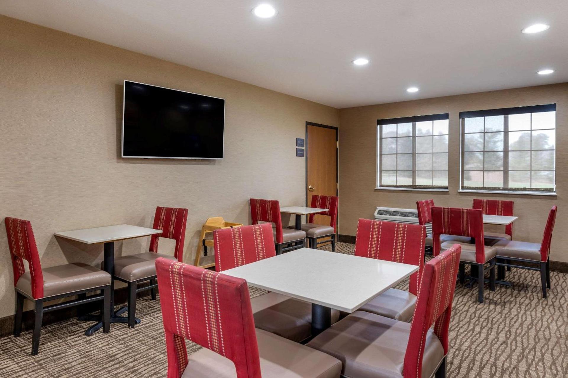 Comfort Inn & Suites Napoleon photo 32