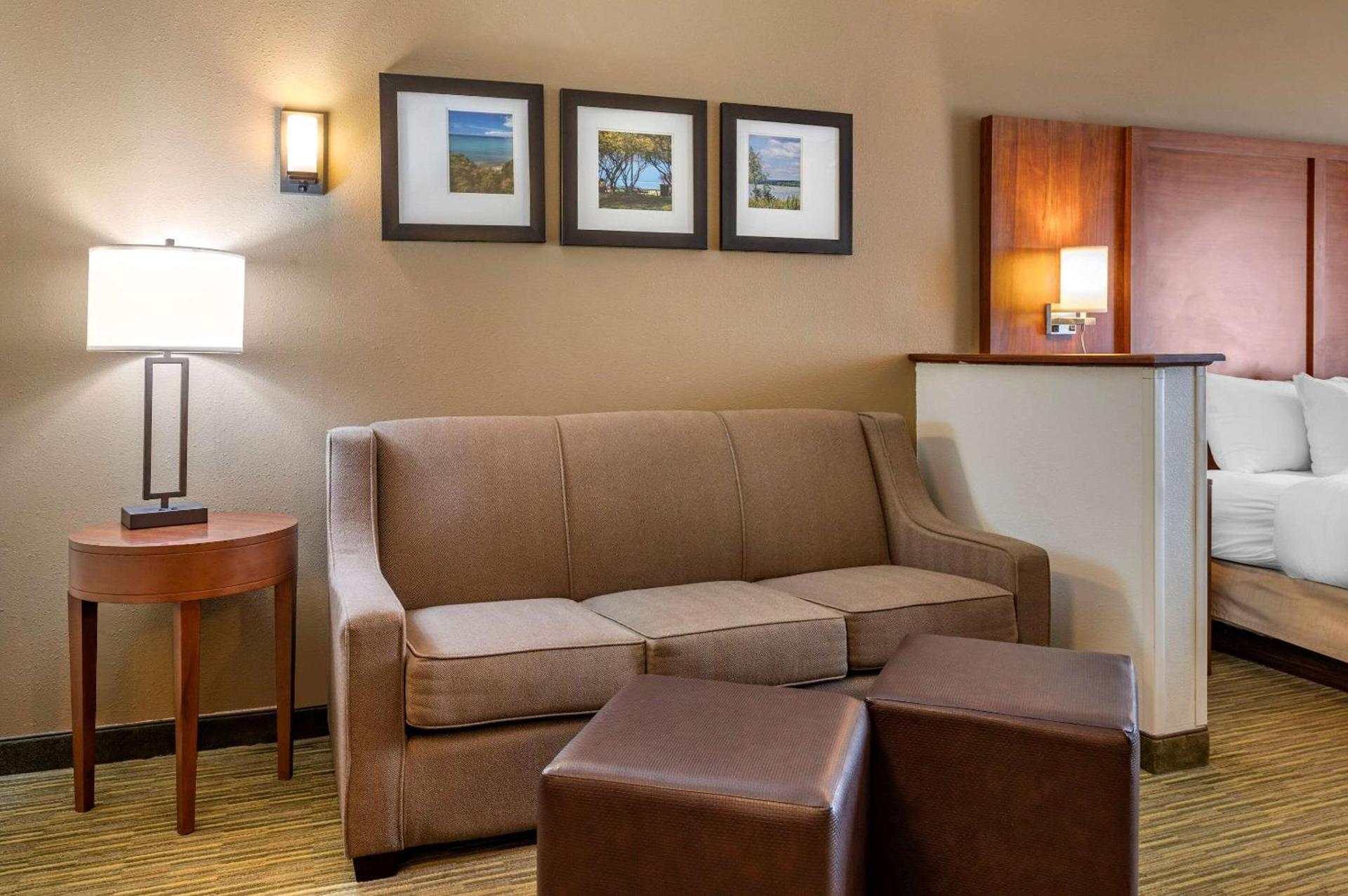 Comfort Suites Elkhart North photo 5