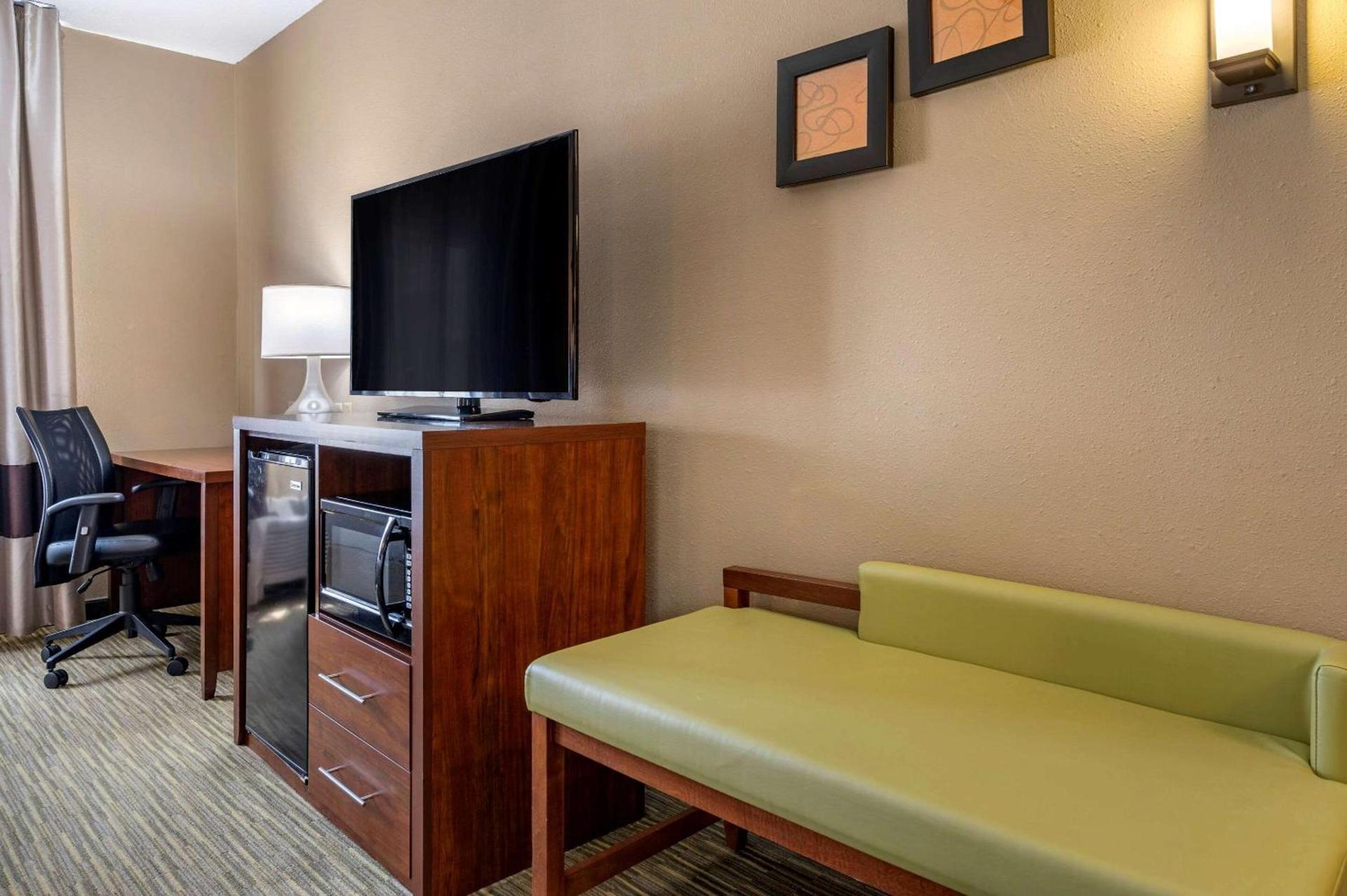 Comfort Suites Elkhart North photo 6