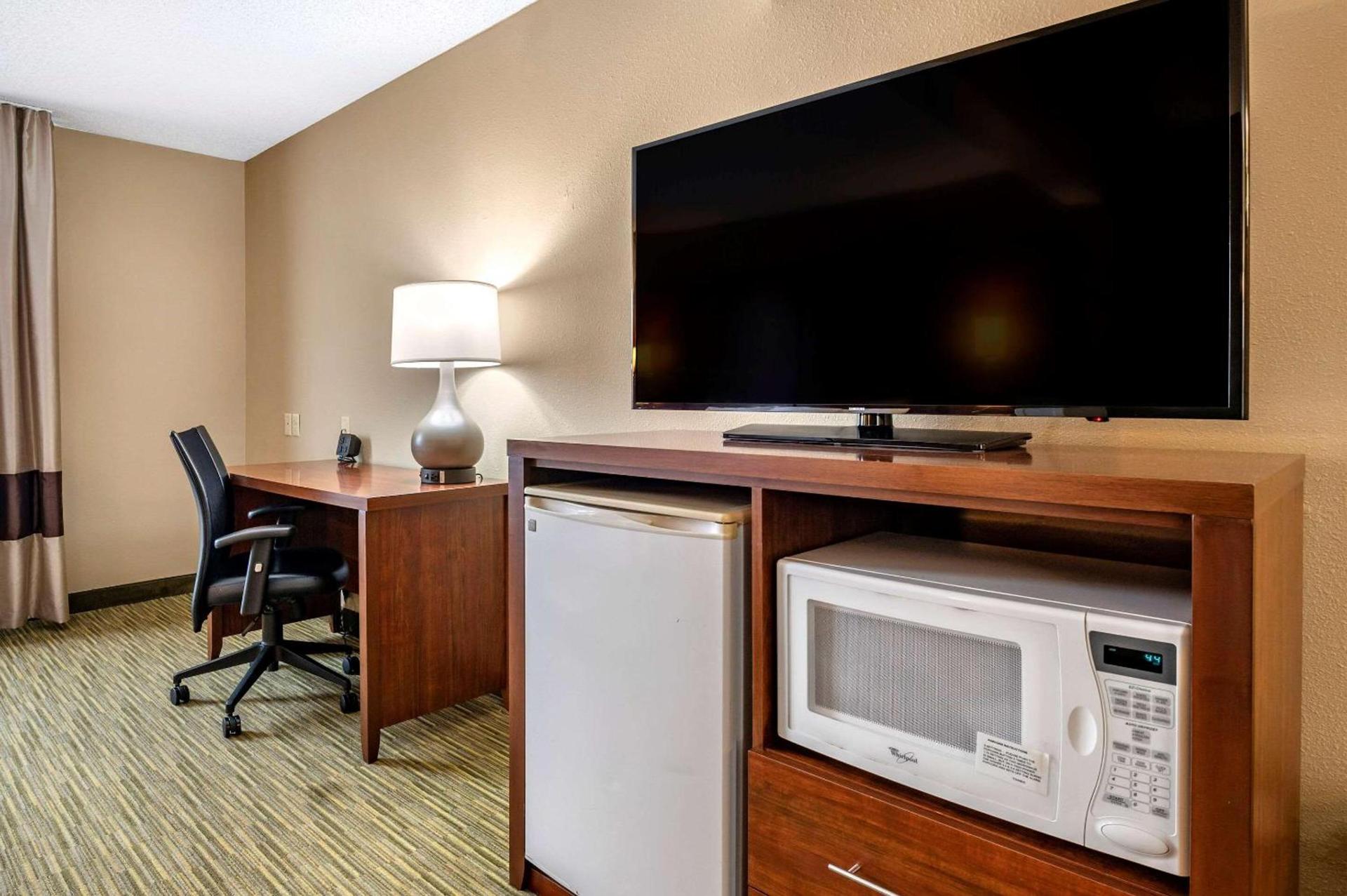 Comfort Suites Elkhart North photo 7