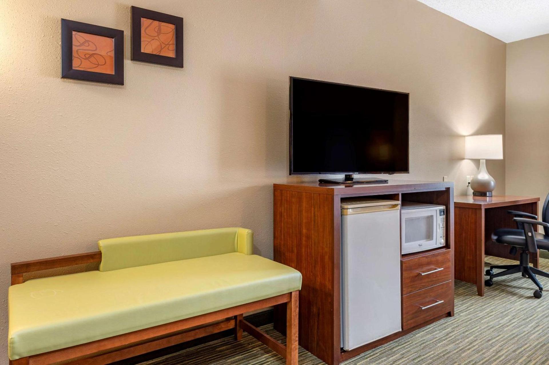 Comfort Suites Elkhart North photo 9
