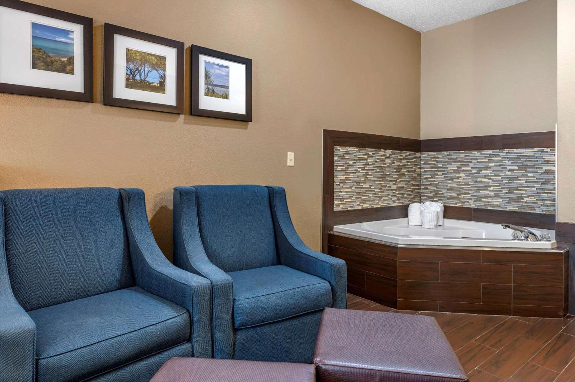 Comfort Suites Elkhart North photo 10