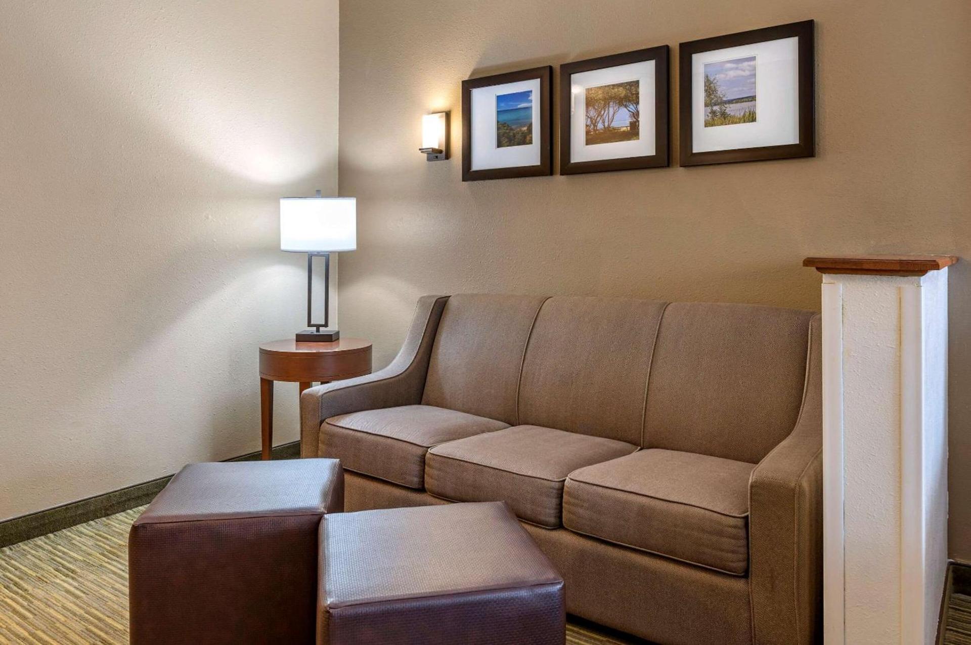 Comfort Suites Elkhart North photo 14