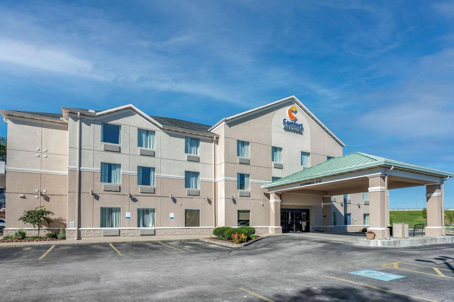 Comfort Inn & Suites Dayton Northwest - Englewood photo 1