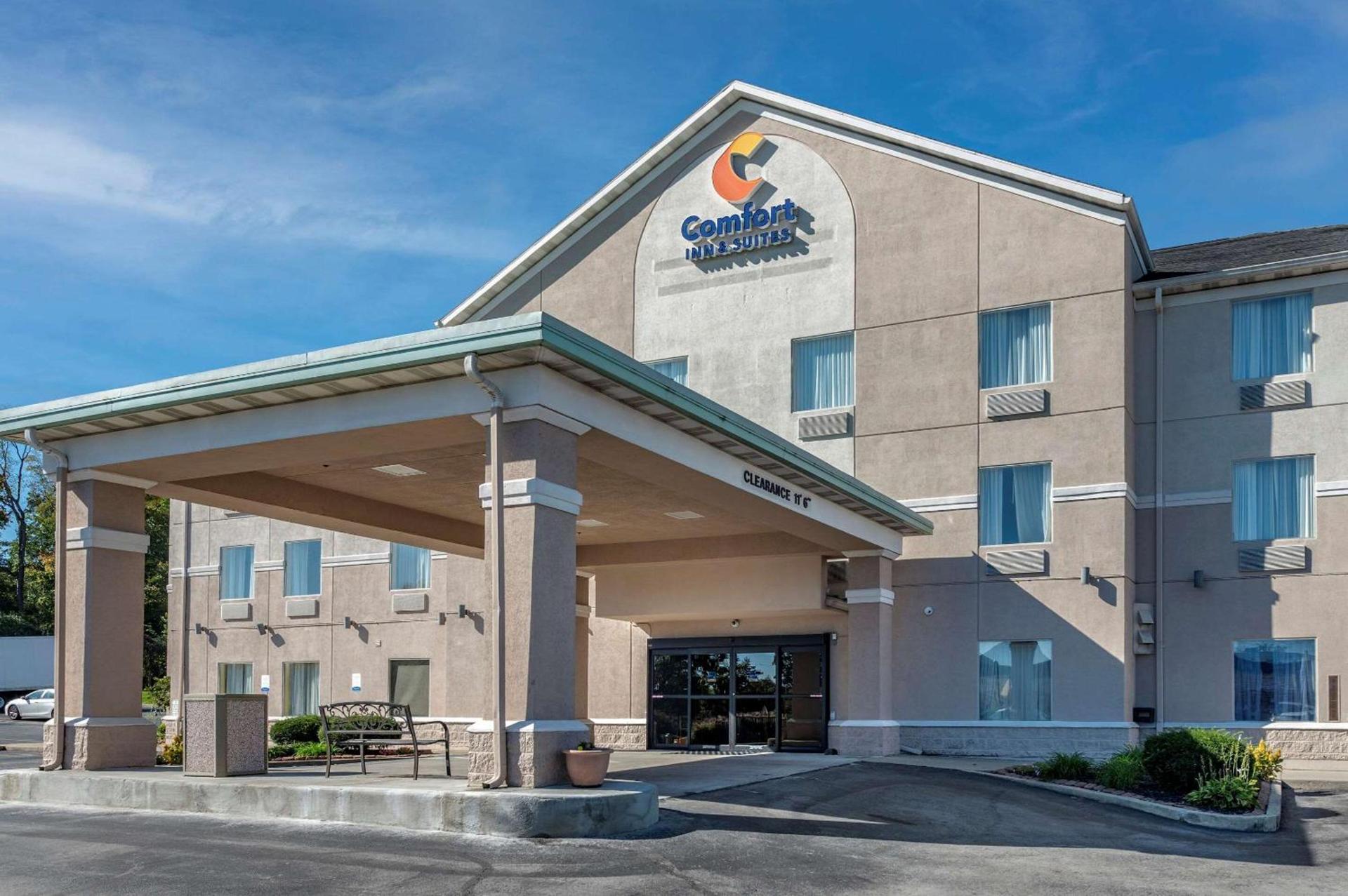 Comfort Inn & Suites Dayton Northwest - Englewood photo 2